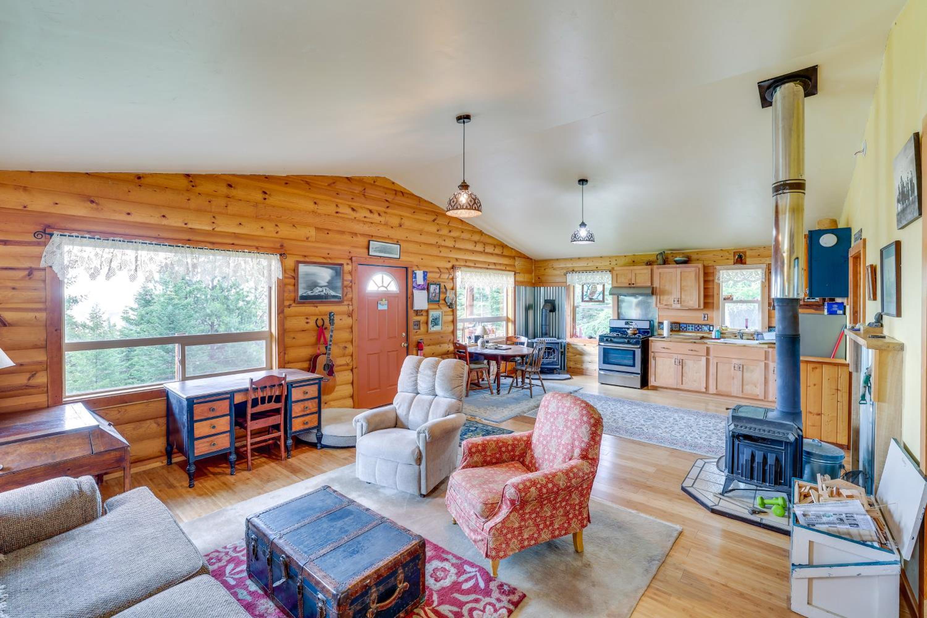 Pet-Friendly Cabin on 10 Acres in Joseph Private!