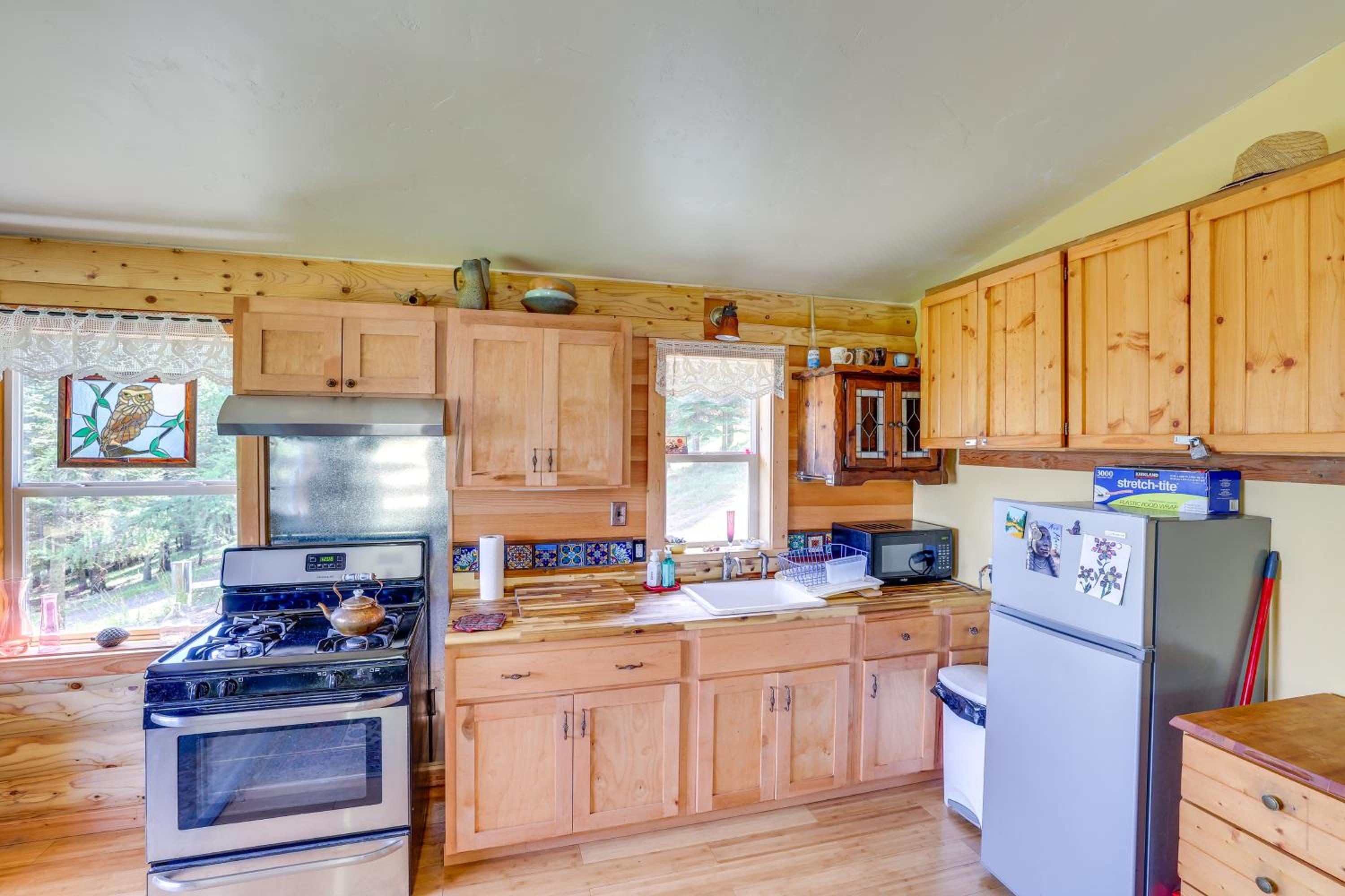 Pet-Friendly Cabin on 10 Acres in Joseph Private!