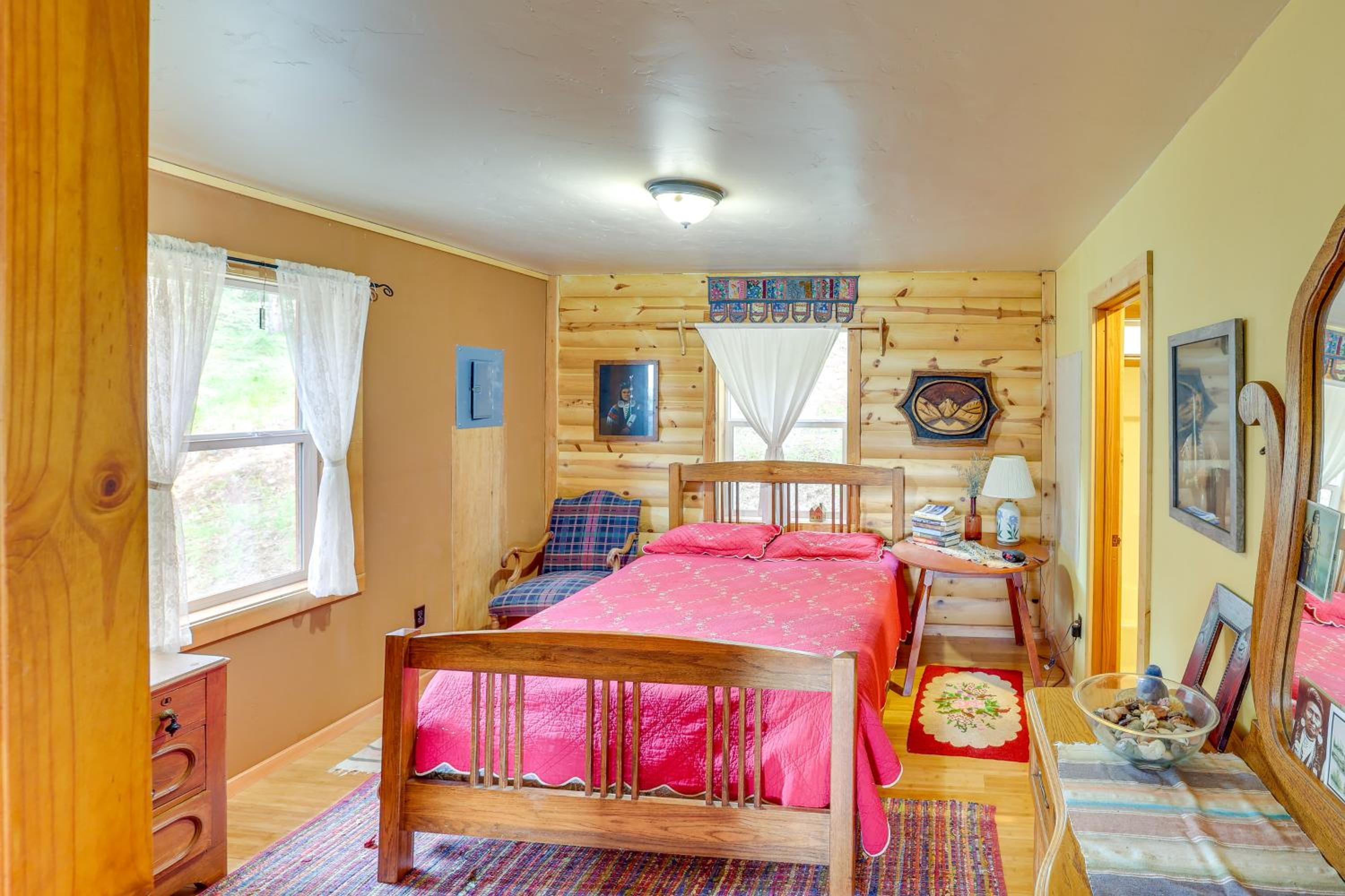 Pet-Friendly Cabin on 10 Acres in Joseph Private!