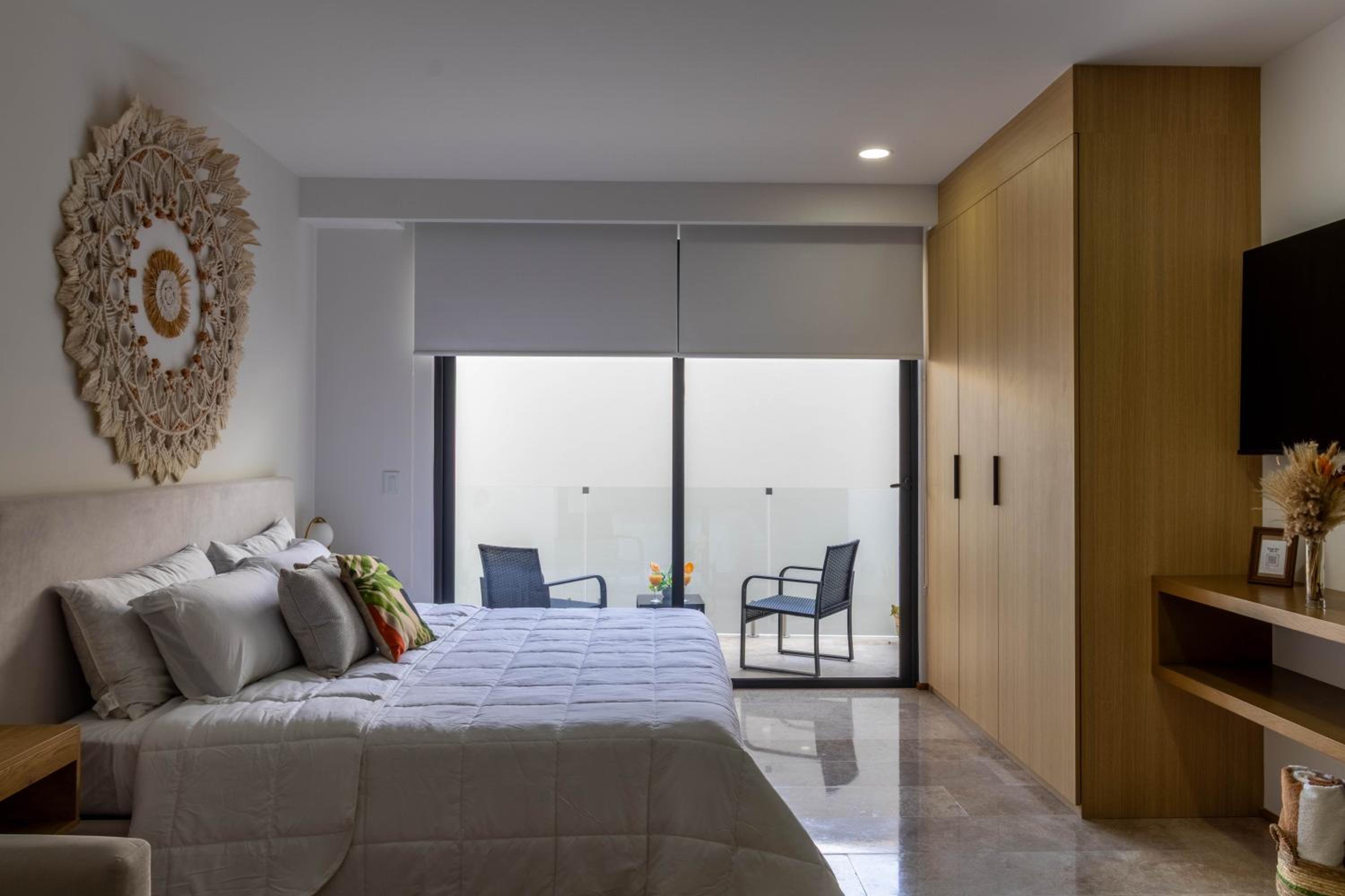 New Luxury Studio in the City Center