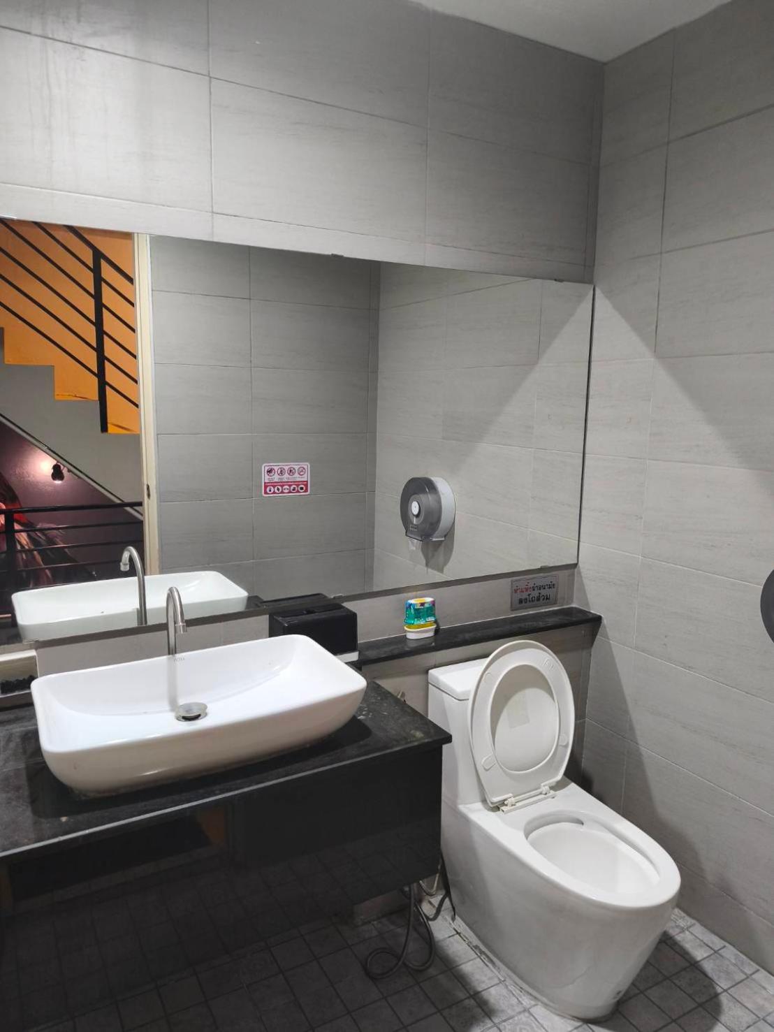 Nimman Nest Hostel & Cafe