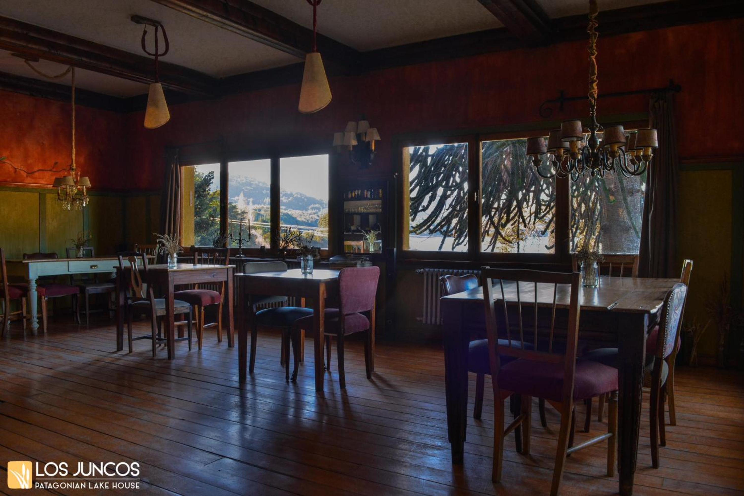 Los Juncos Patagonian Lake House