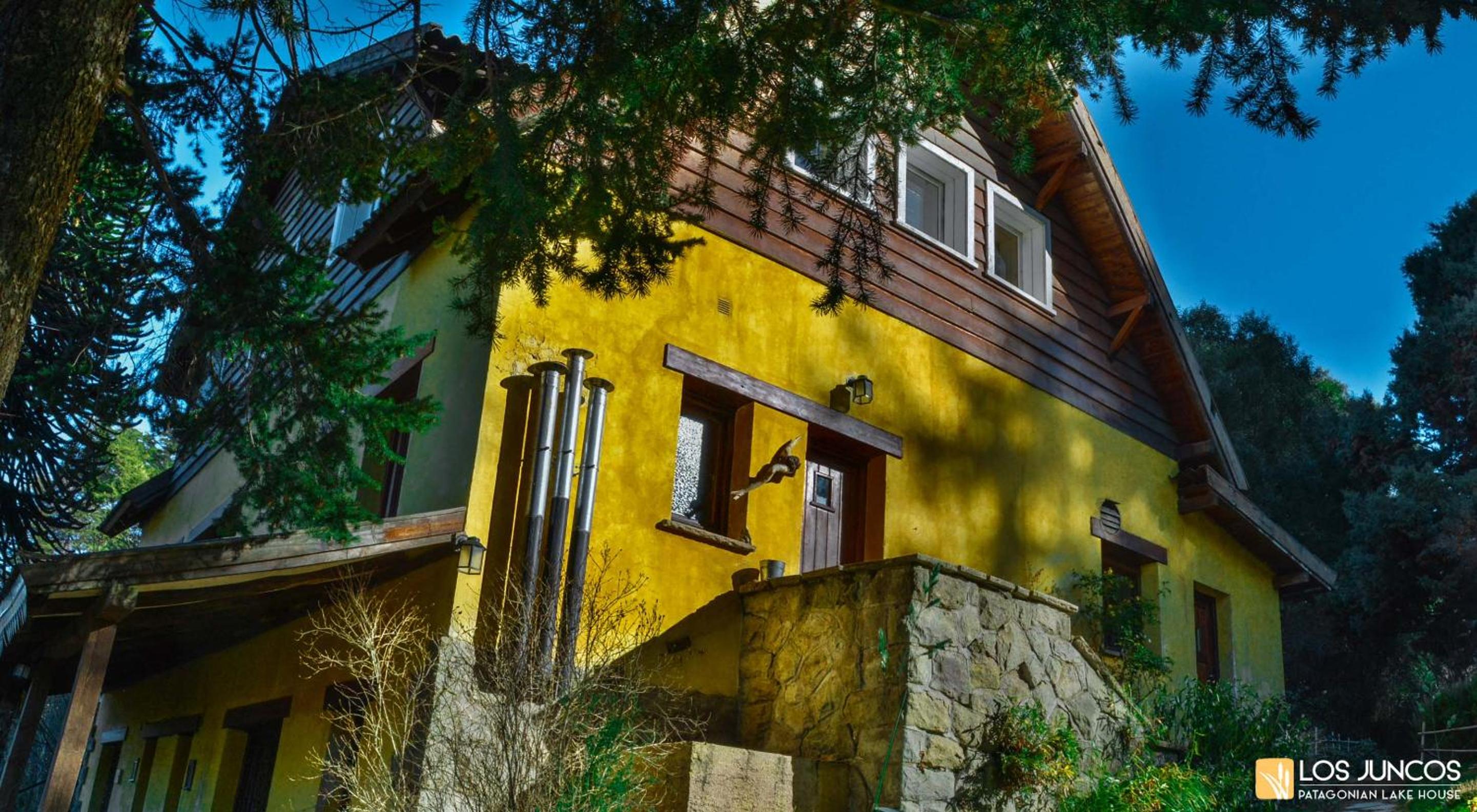 Los Juncos Patagonian Lake House