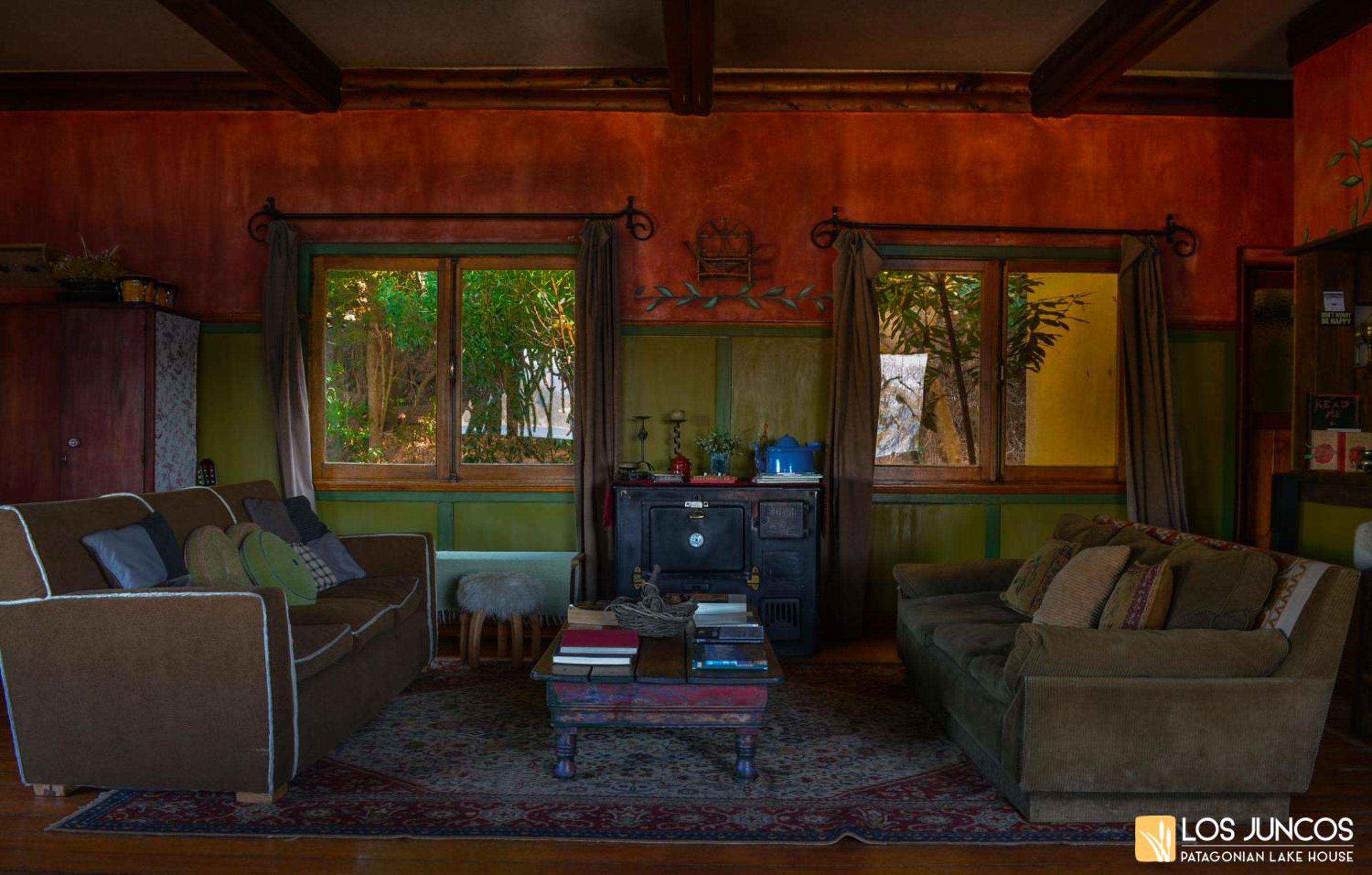 Los Juncos Patagonian Lake House