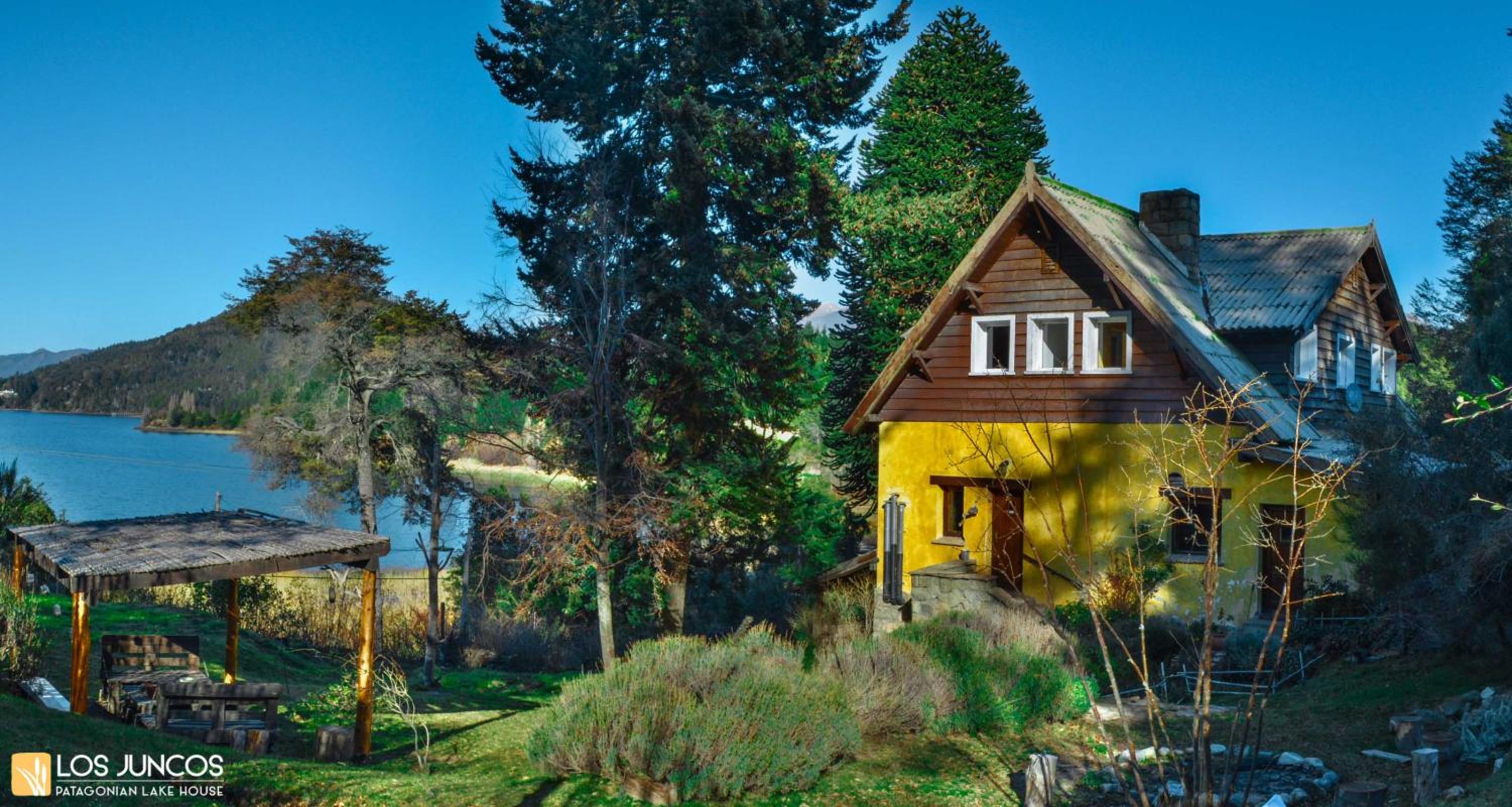 Los Juncos Patagonian Lake House