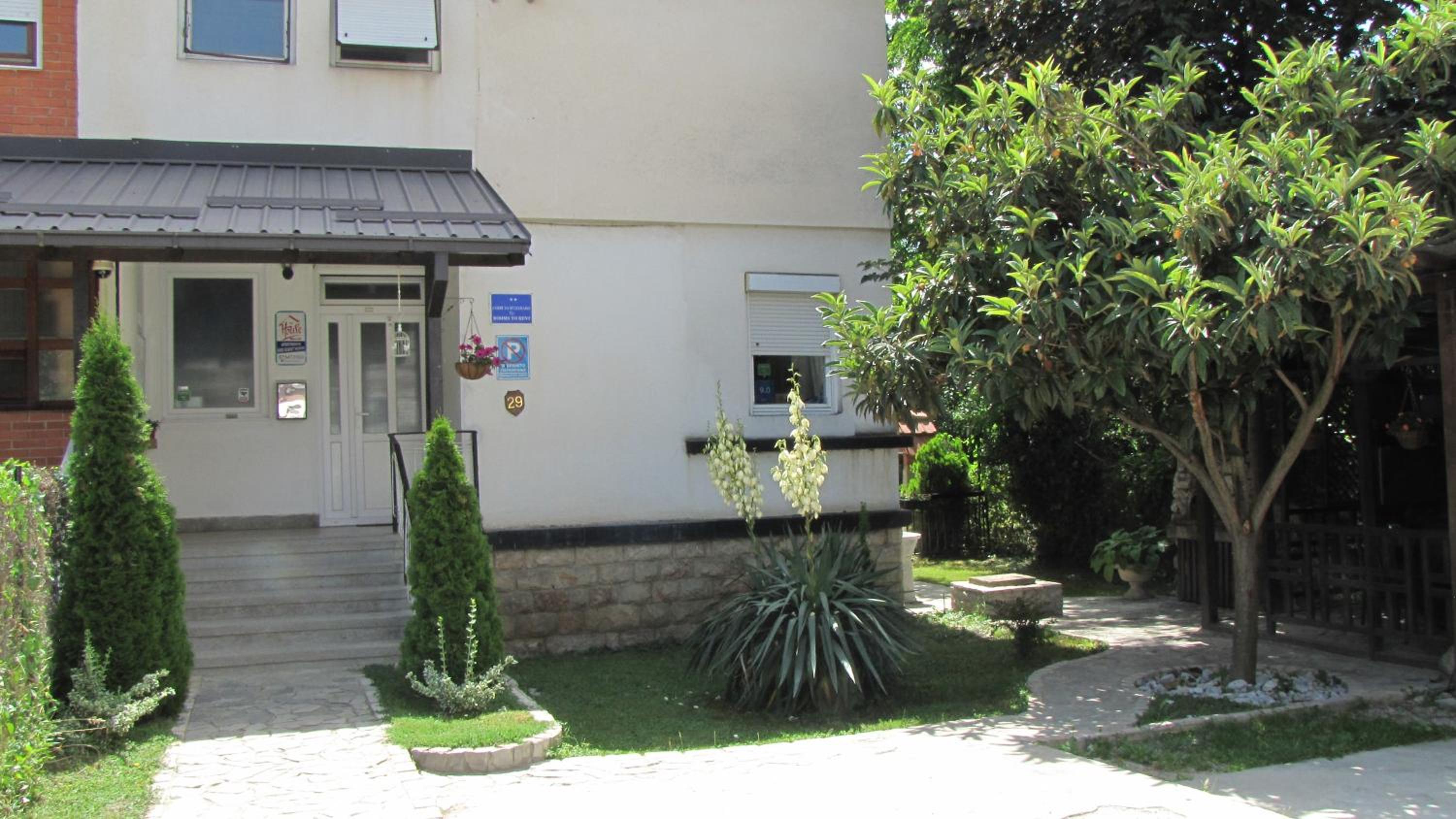 The House Apartments & Guest Rooms