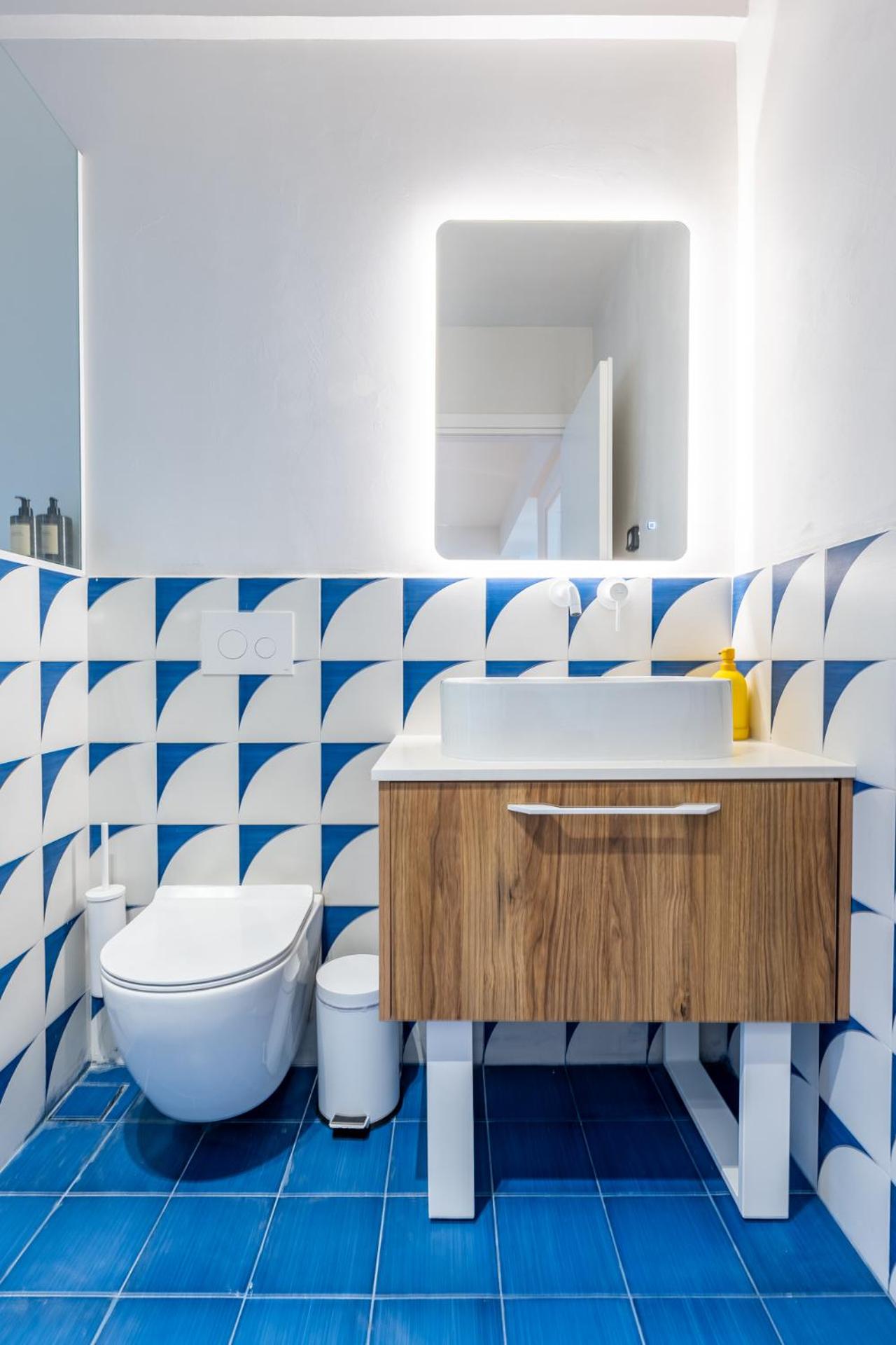 Cozy Apartment steps away from Acropolis and the Metro Station by Lumen Living