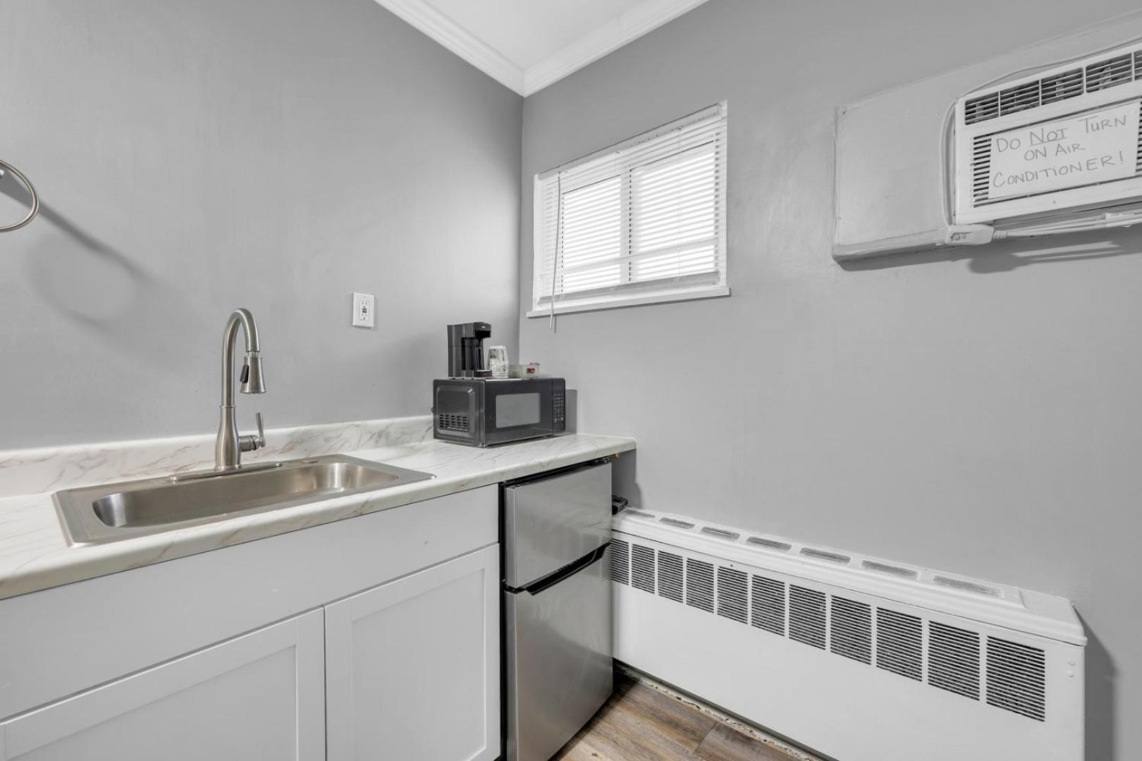Private Getaway for 2 • Near Dining Entertainment