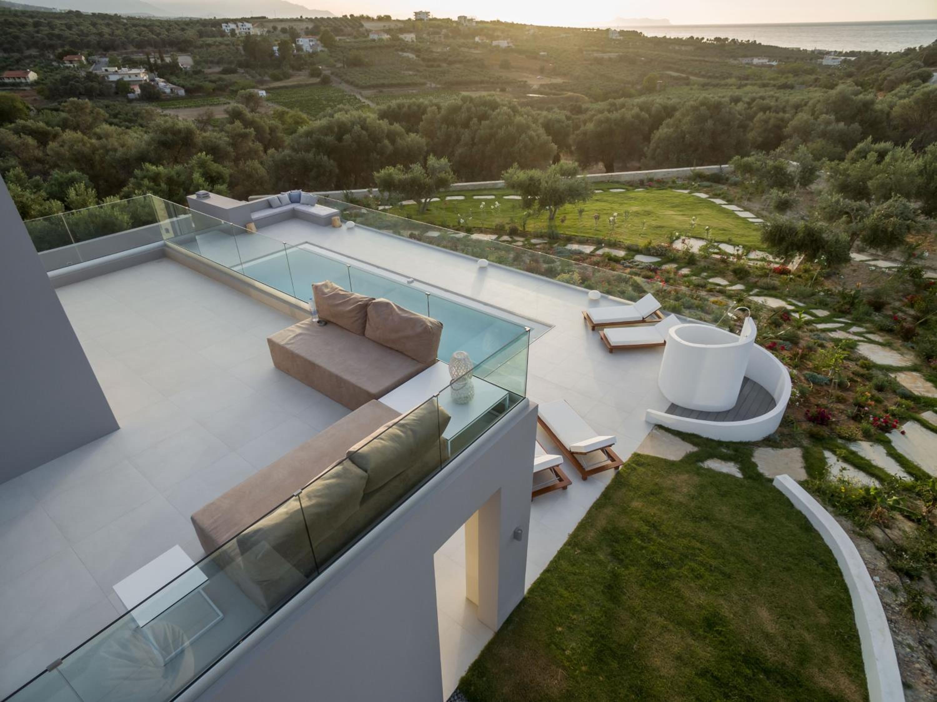 White Grace - A Seductive World of Luxury view 2