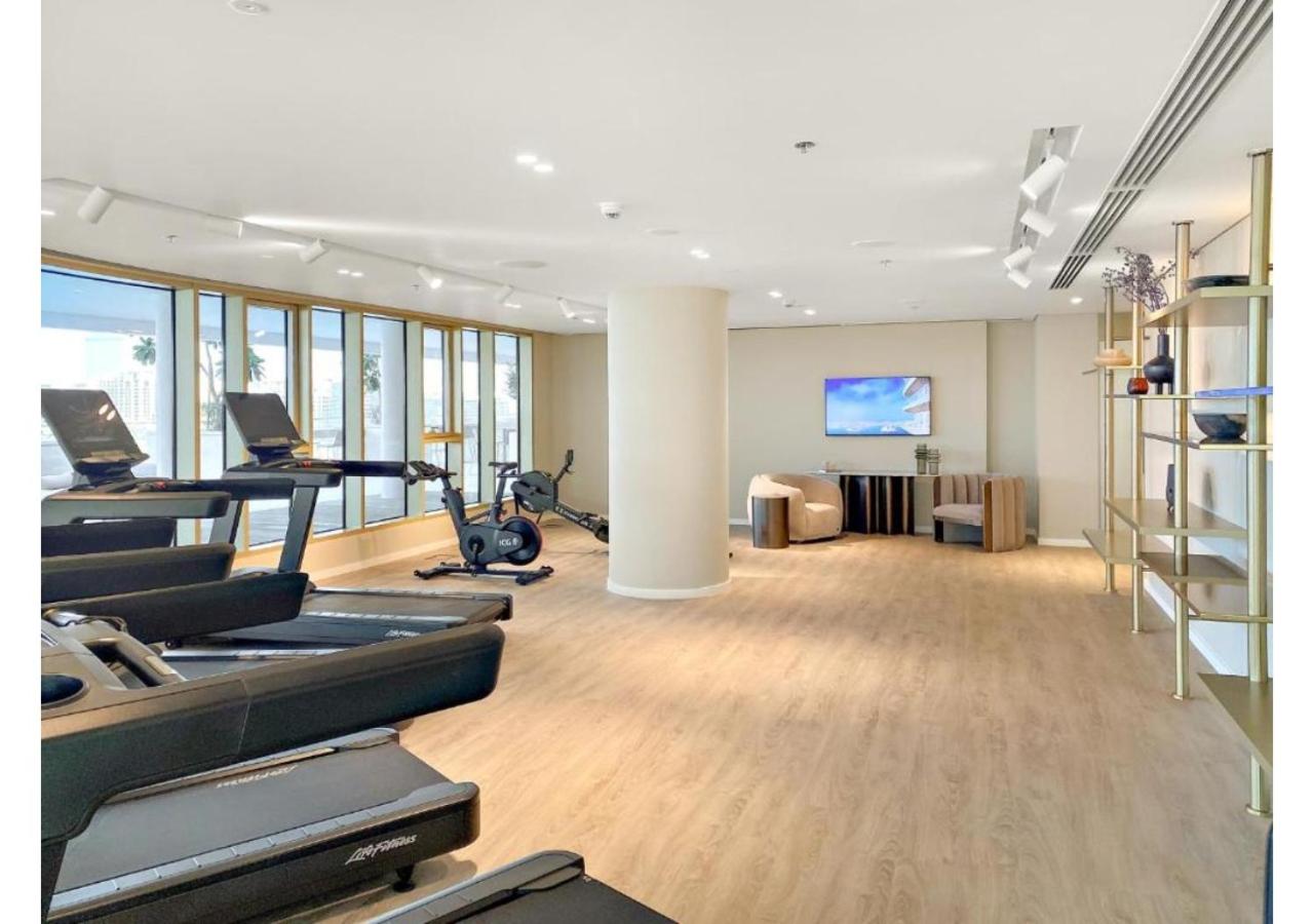 KeyRock - Stylish 2BR Apt with Palm Jumeirah View, Balcony , Pool & Gym Access