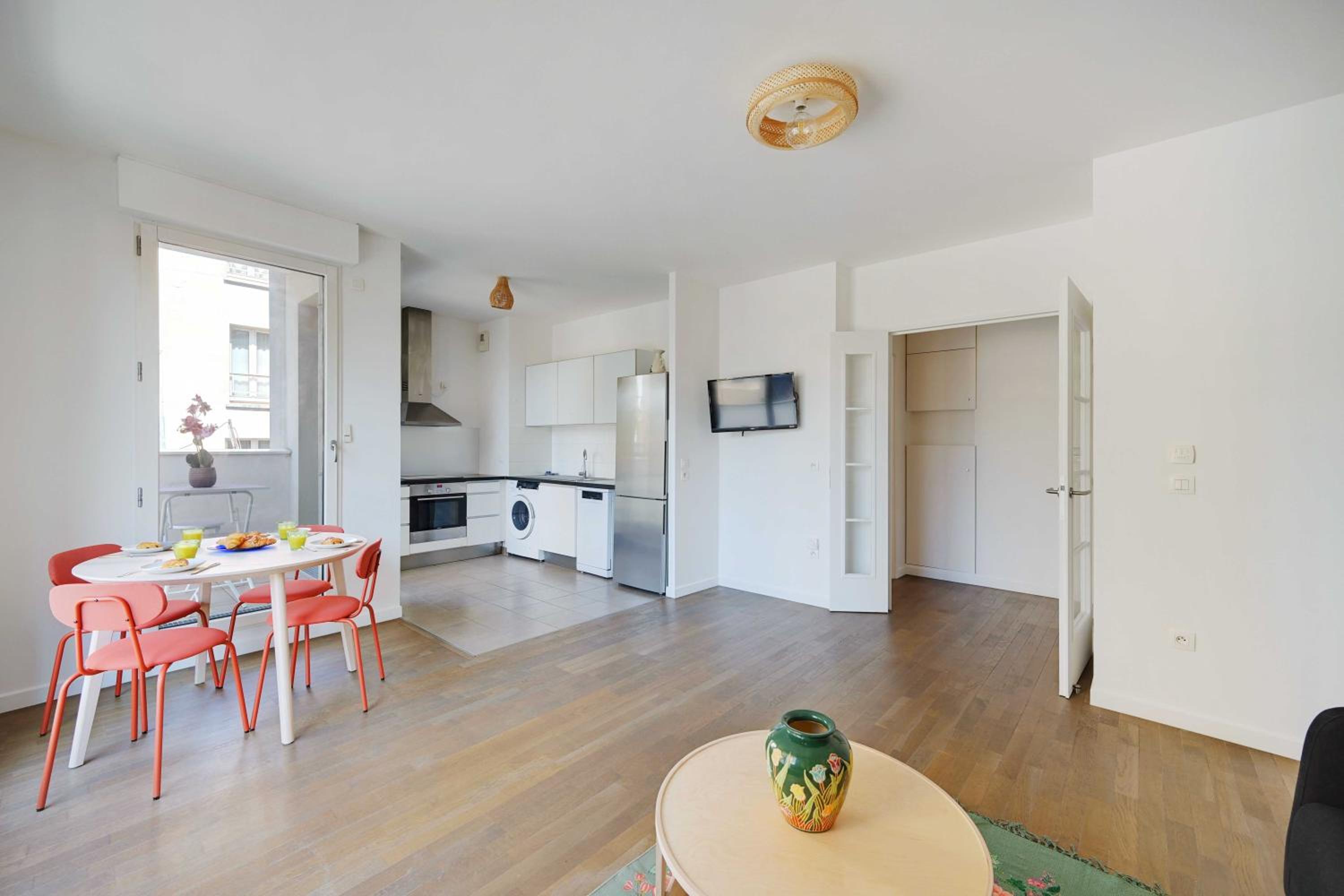 Charming apartment - 2BR-4P- Balcony- Malakoff