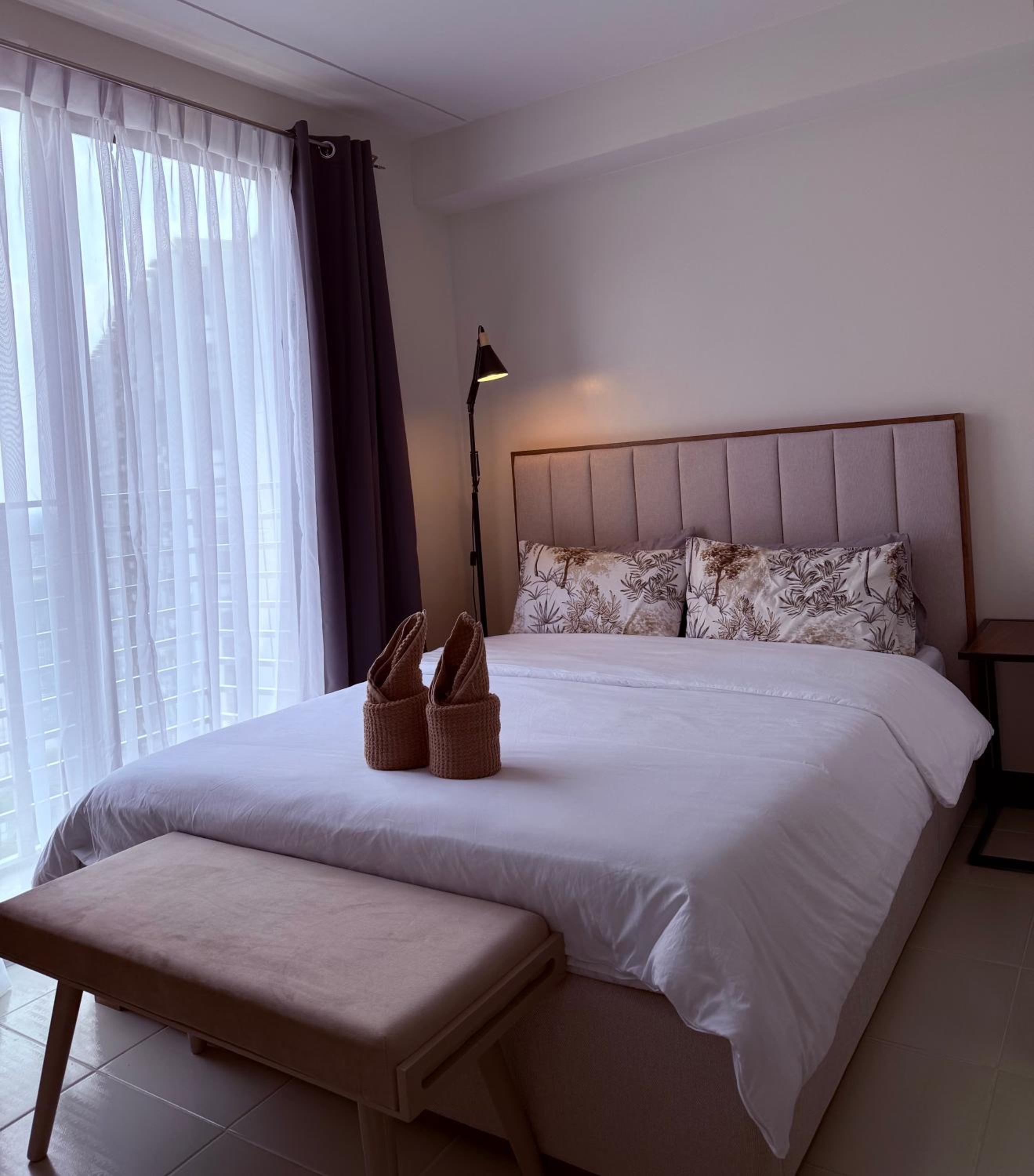 Bright & Cozy High-Rise Condo