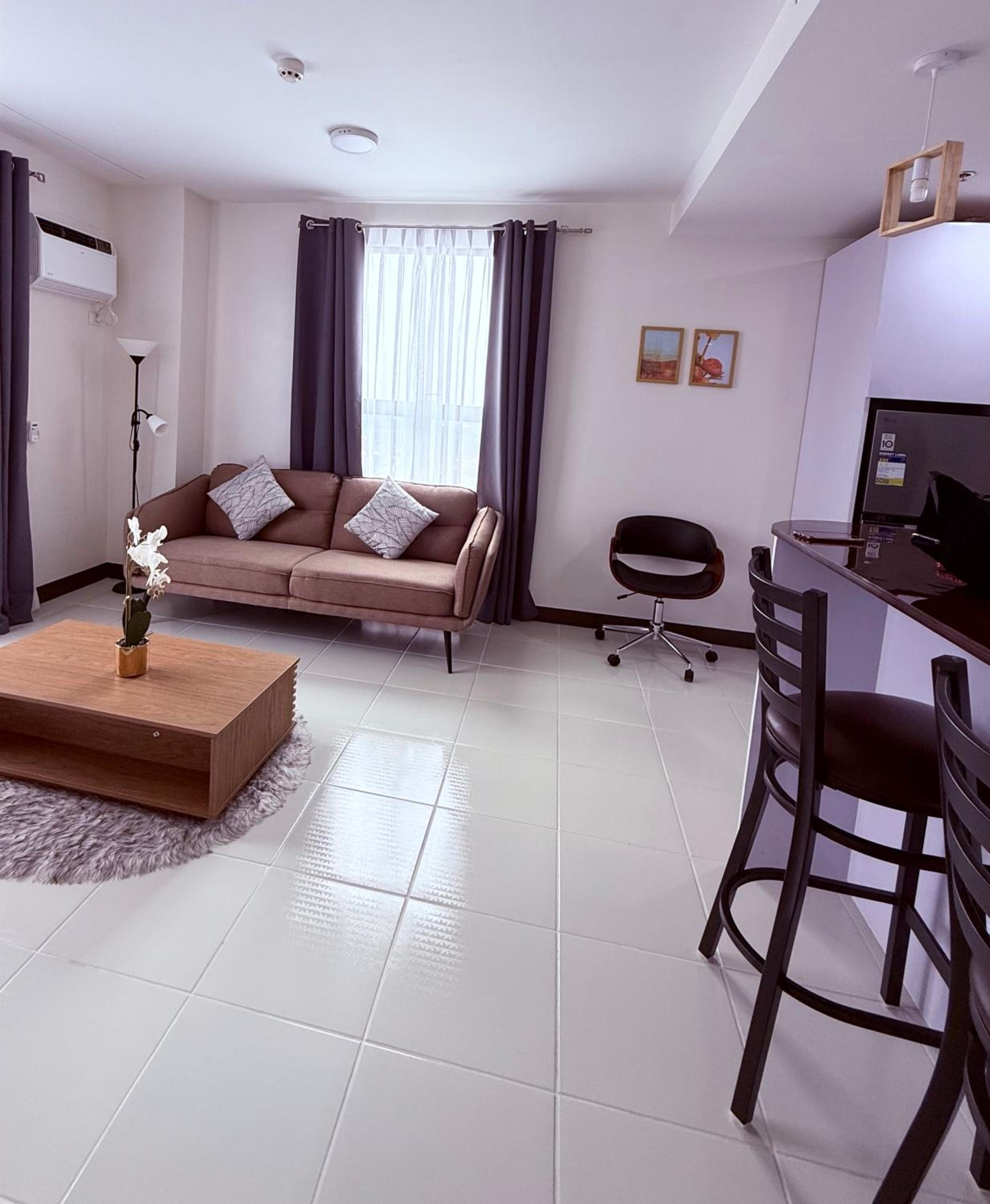 Bright & Cozy High-Rise Condo