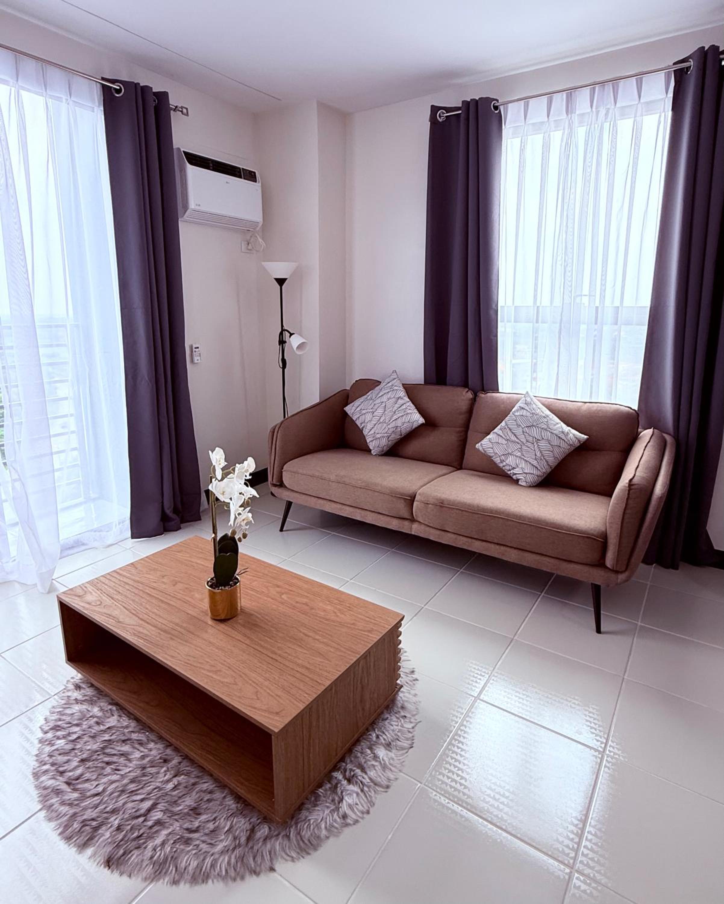 Bright & Cozy High-Rise Condo