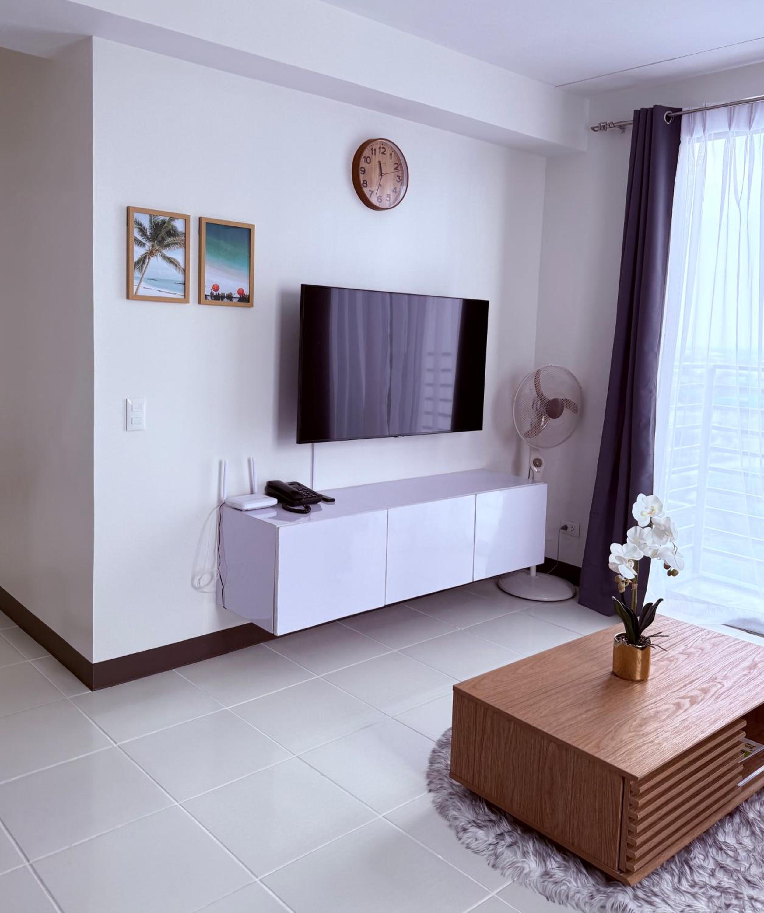 Bright & Cozy High-Rise Condo