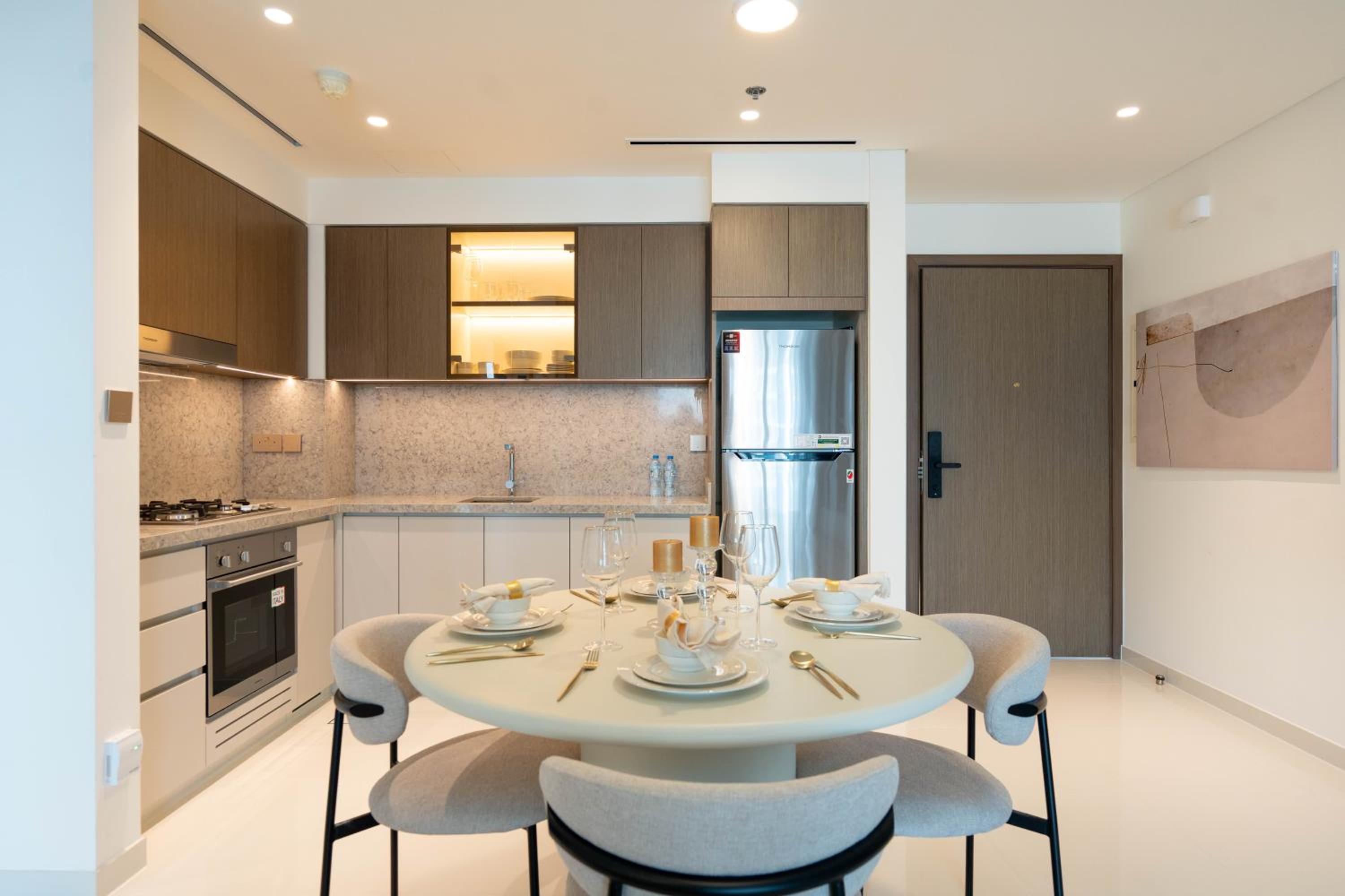KeyRock - Palm View Apt with Pool & Gym Access
