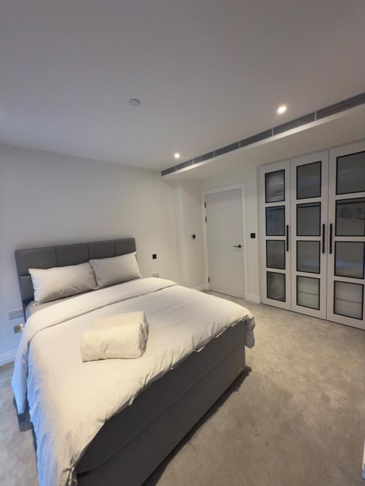 Luxury 2-bed flat Chelsea creek