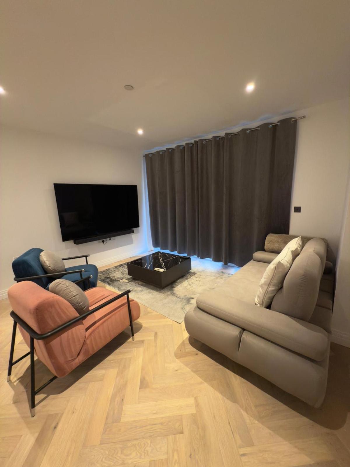 Luxury 2-bed flat Chelsea creek