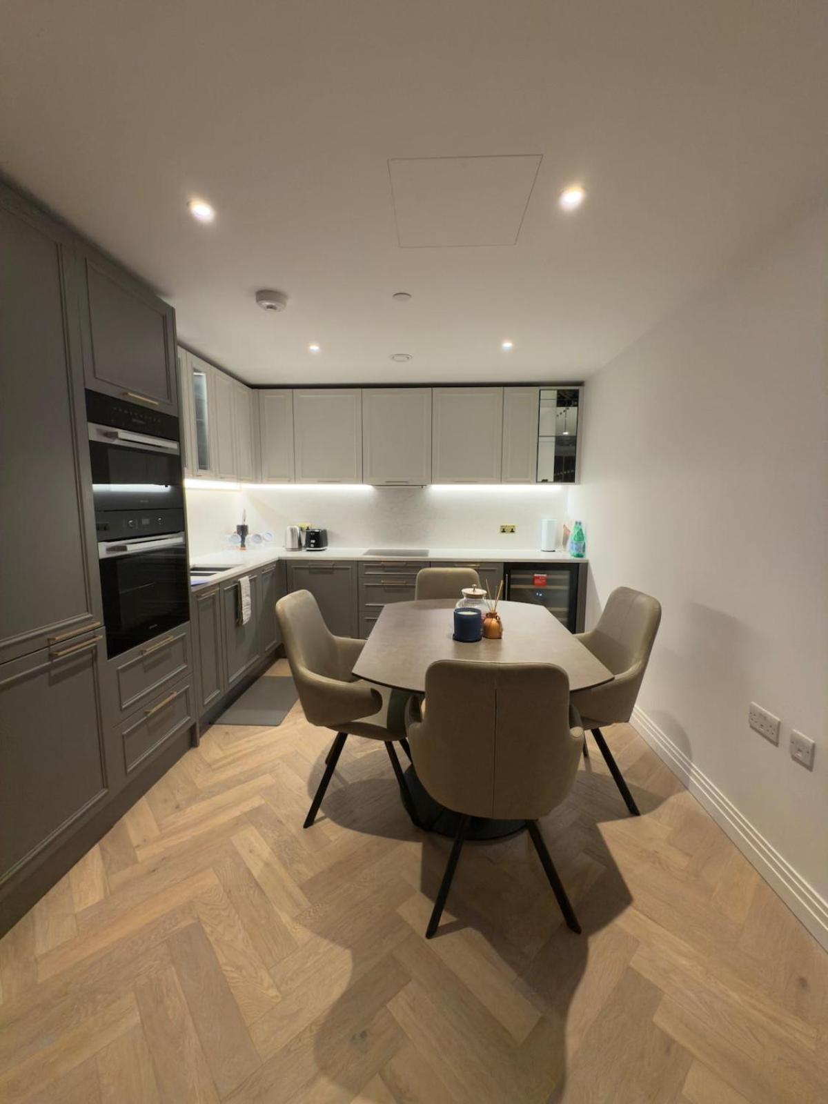 Luxury 2-bed flat Chelsea creek
