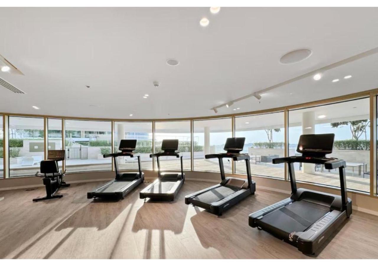 KeyRock - Palm View Apt with Pool & Gym Access