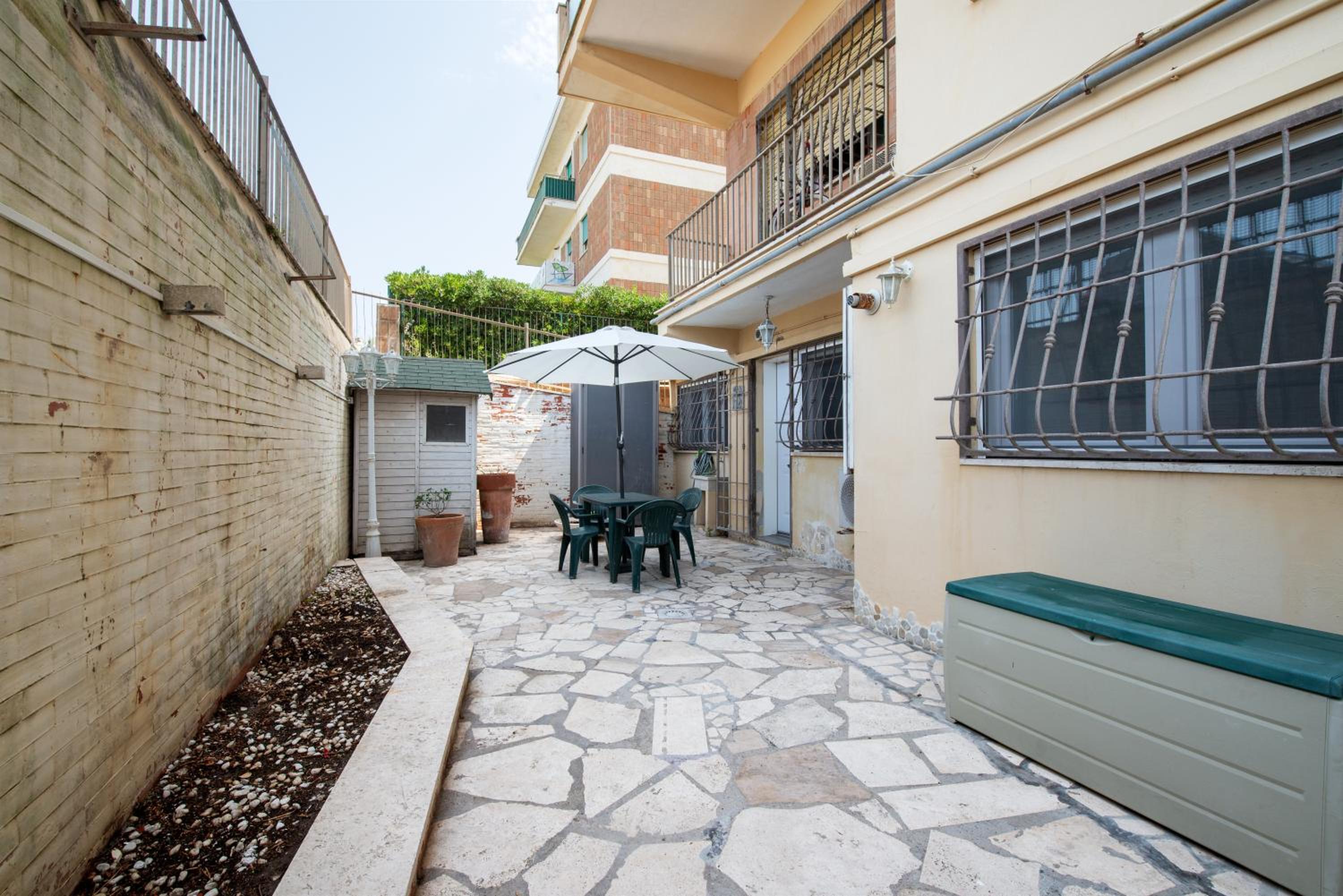 Ostia Beach Apt - 1 Minute Walk