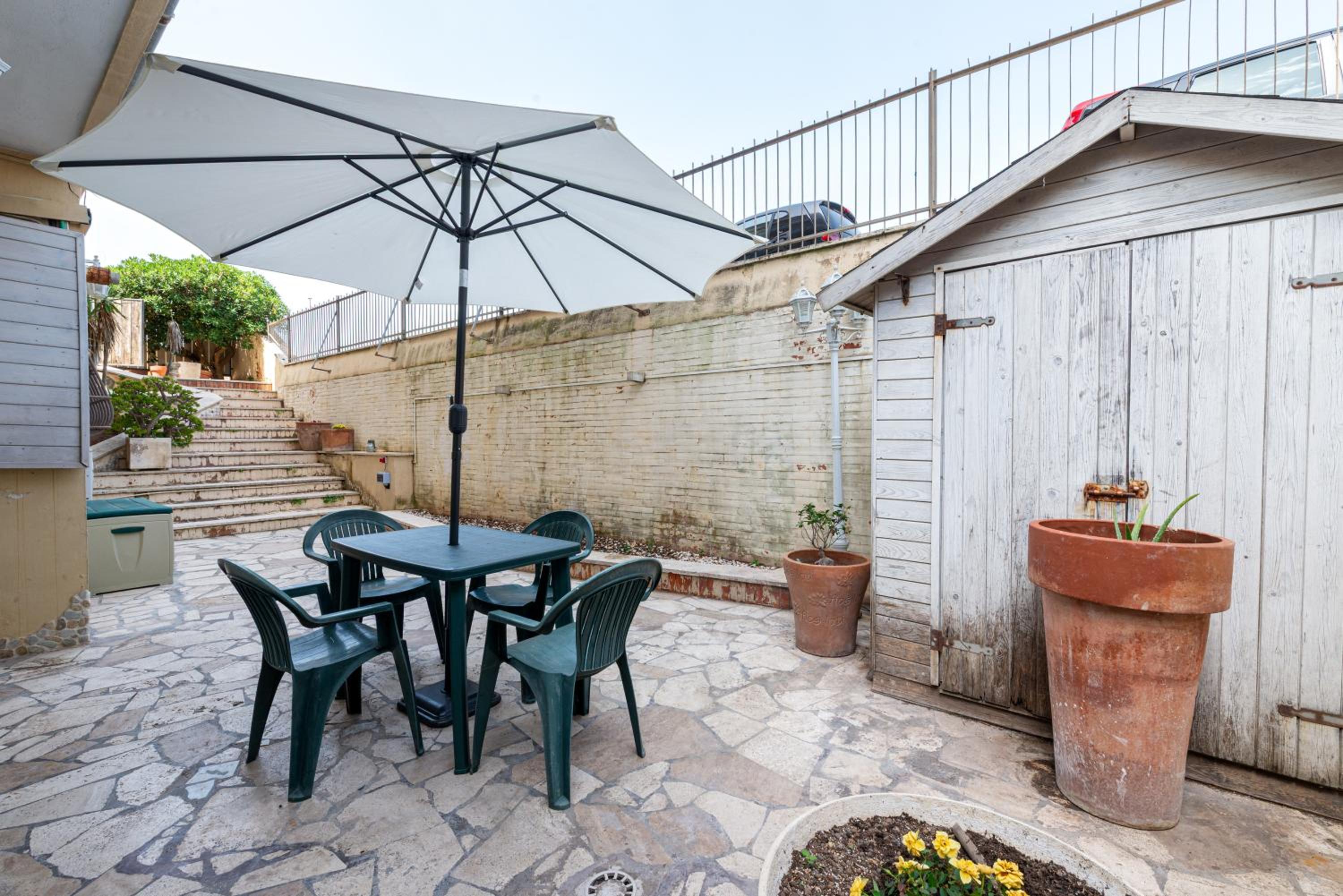 Ostia Beach Apt - 1 Minute Walk
