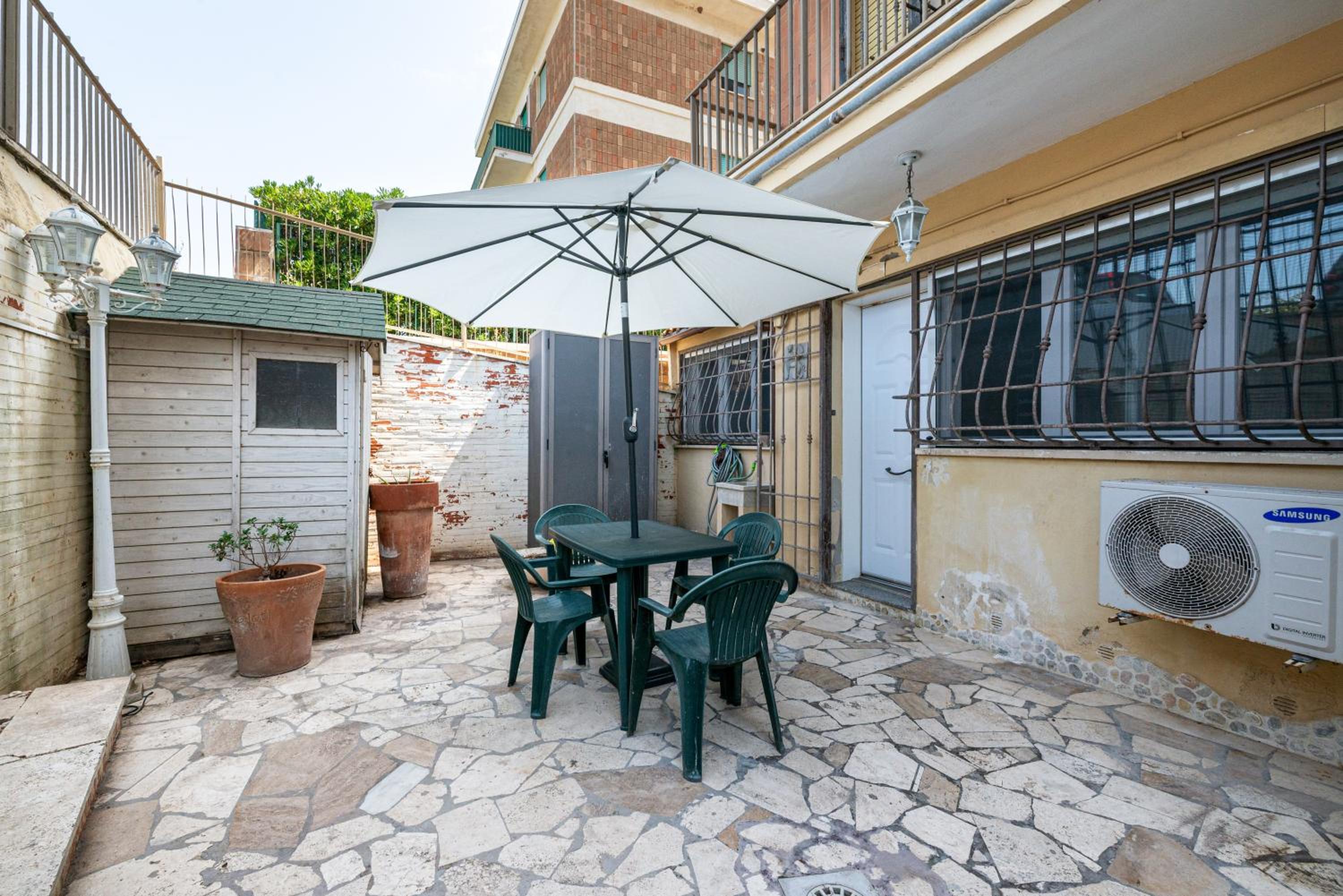 Ostia Beach Apt - 1 Minute Walk