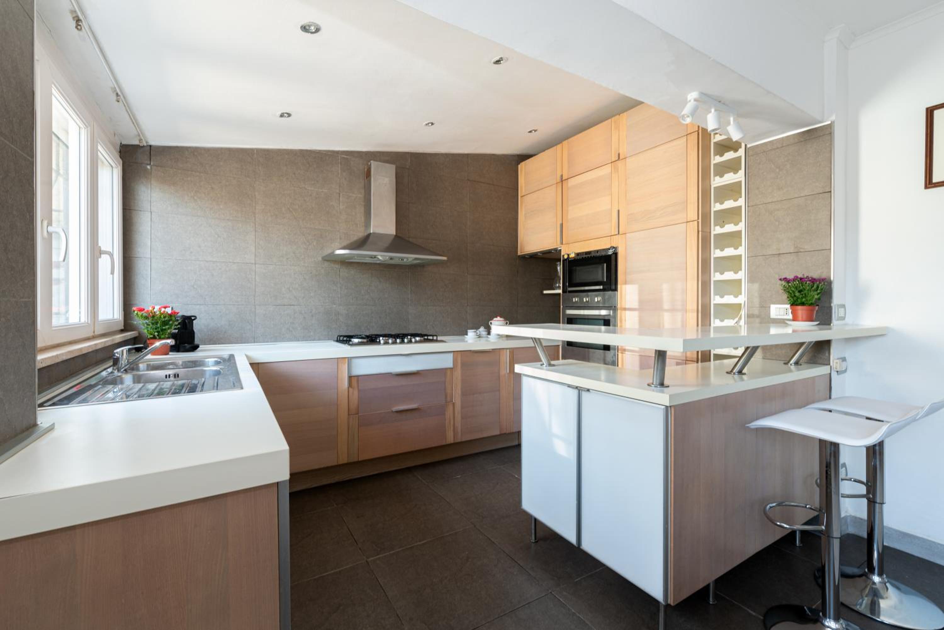 Ostia Beach Apt - 1 Minute Walk