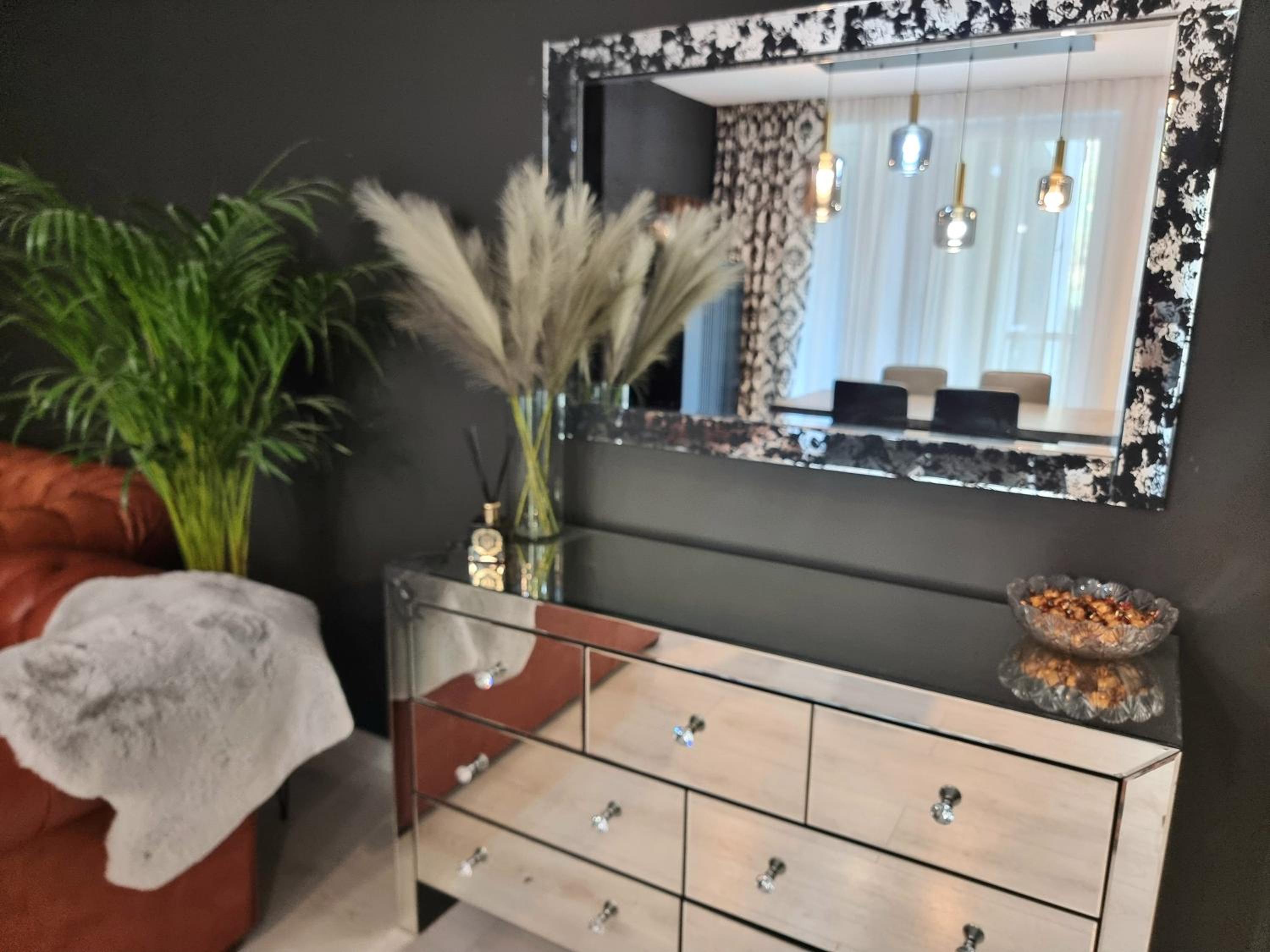 GLAMOUR Style 2 Bedrooms