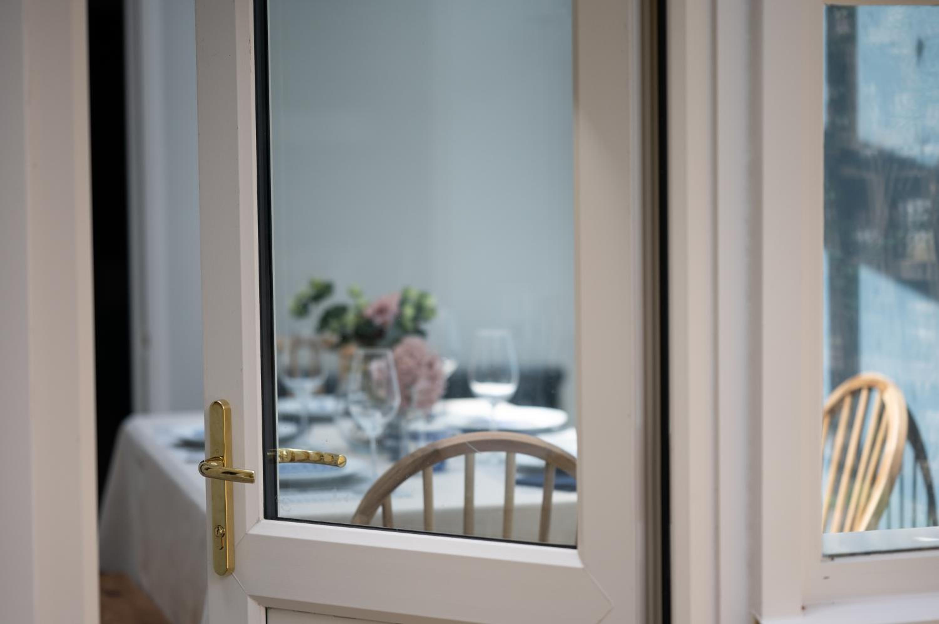 Spacious City-Centre House near Train Station & Business School, with Garden