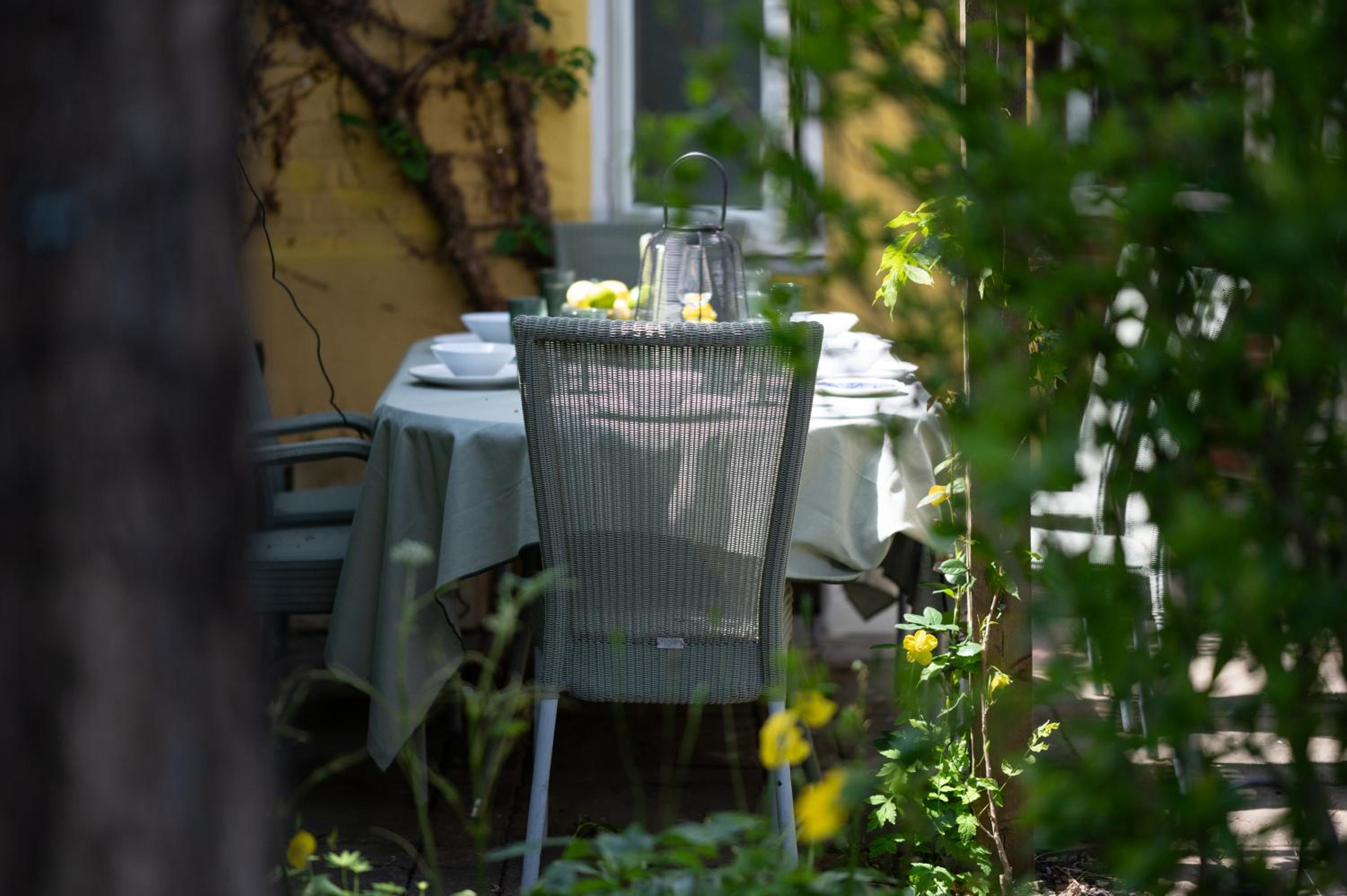 Spacious City-Centre House near Train Station & Business School, with Garden