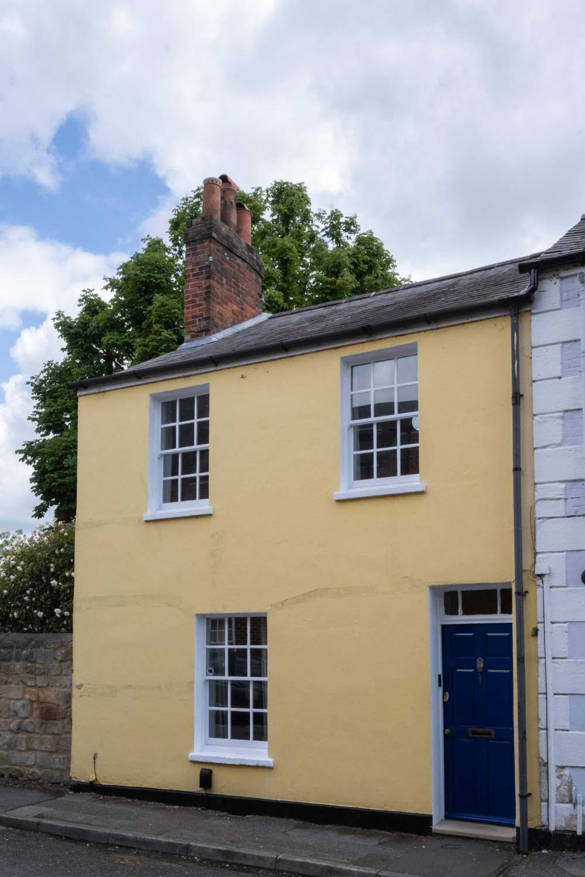 Spacious City-Centre House near Train Station & Business School, with Garden