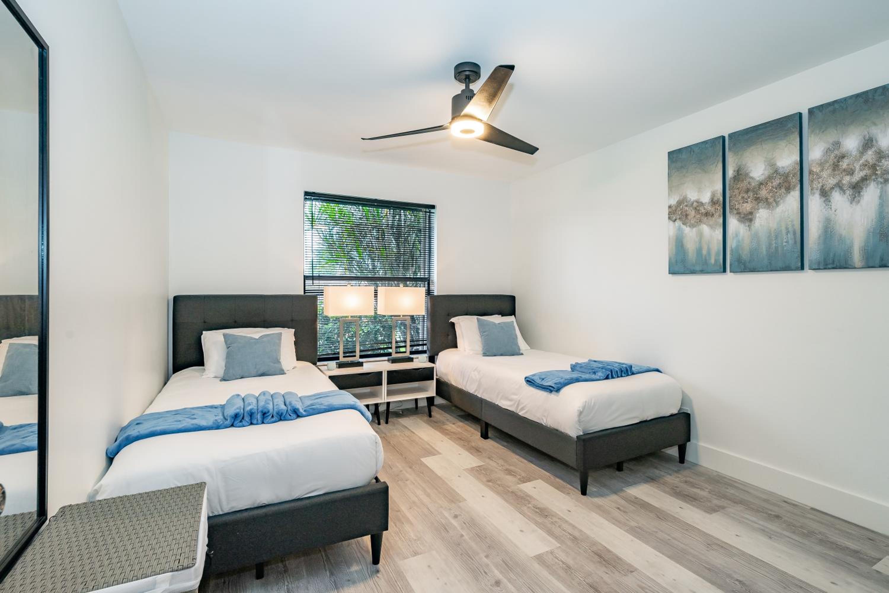 Fox Island Heated Spa- Downtown & Beach