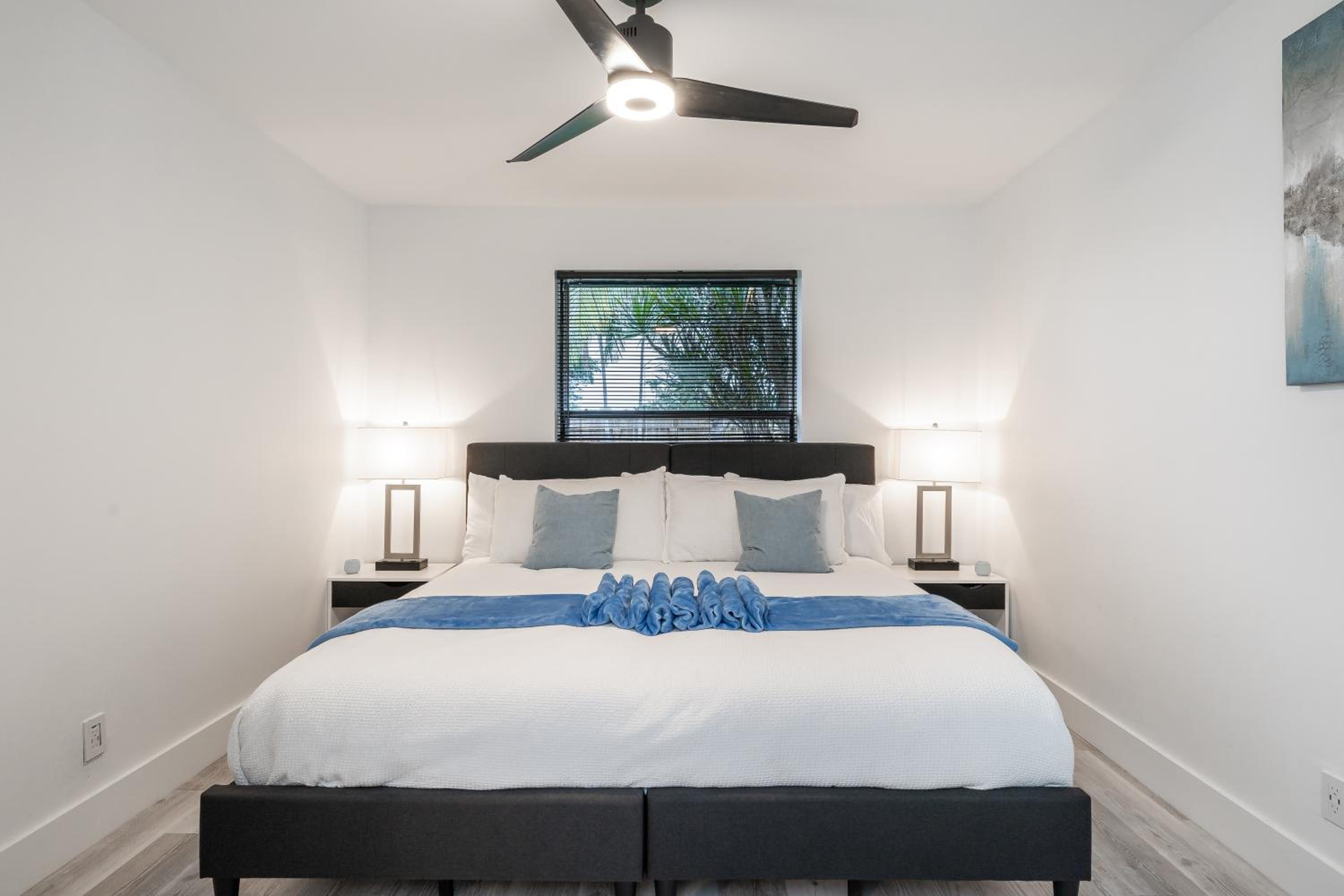 Fox Island Heated Spa- Downtown & Beach