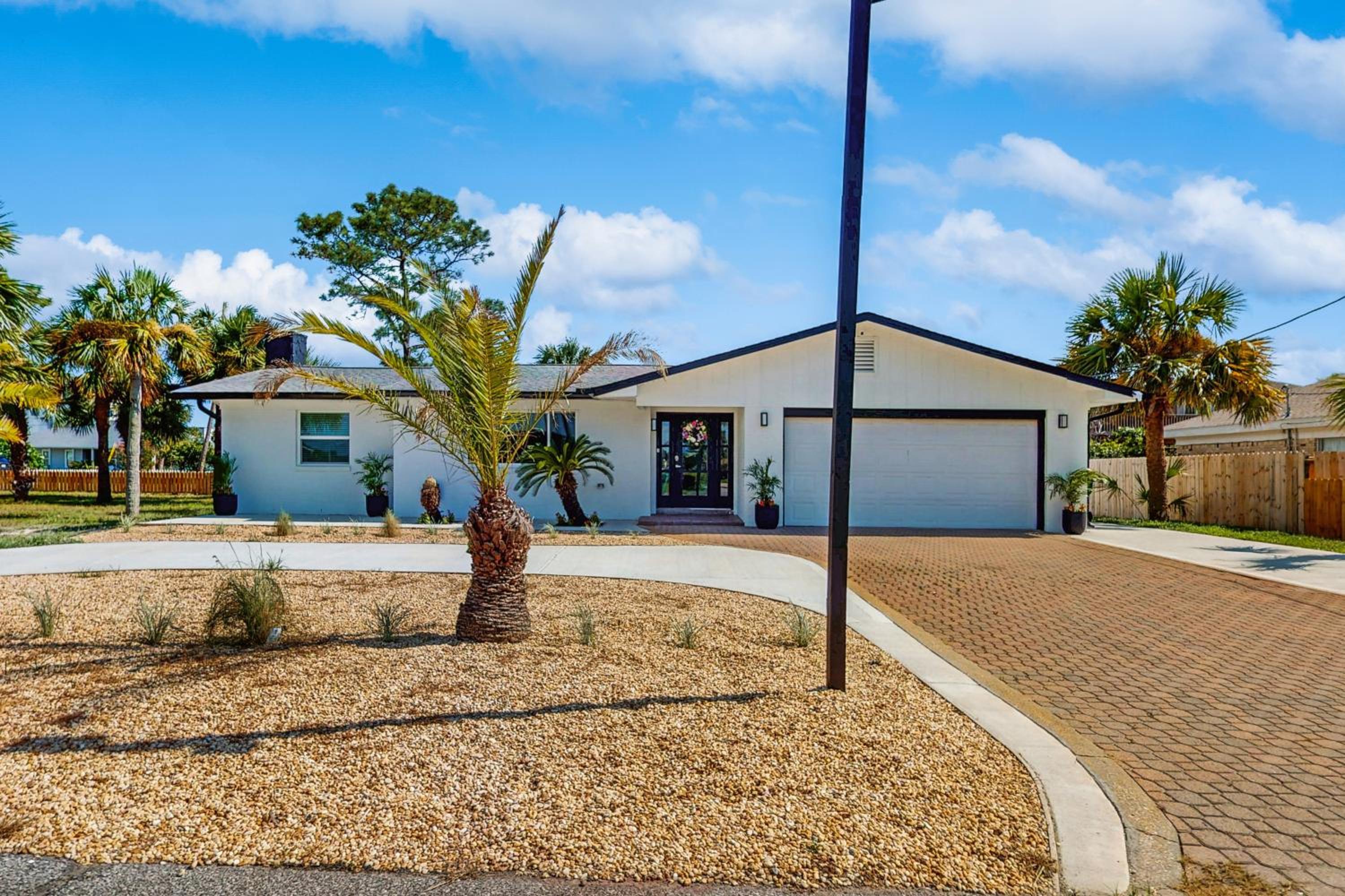 Steps to Sea! Coastal Escape in Fort Walton Beach