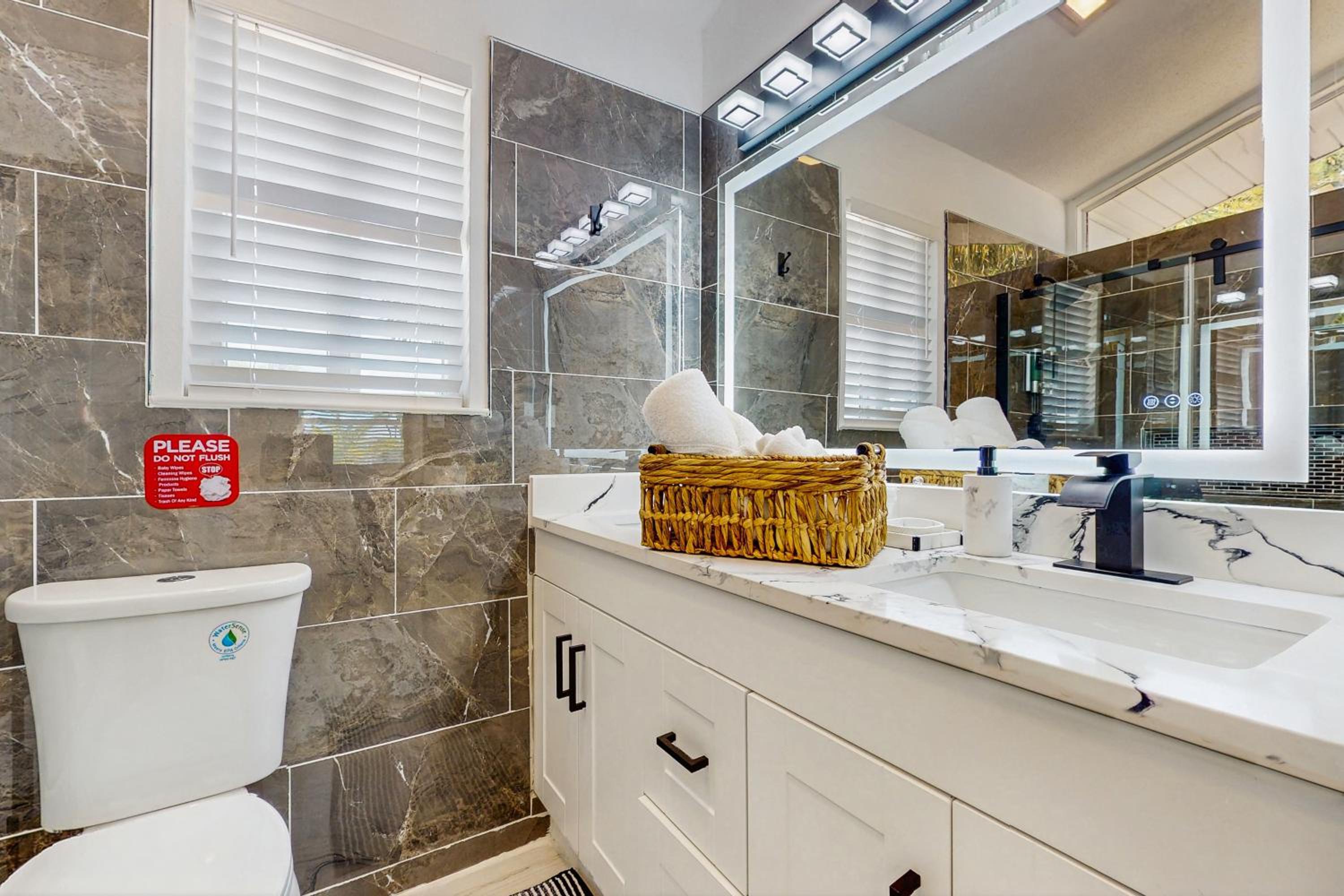 Steps to Sea! Coastal Escape in Fort Walton Beach