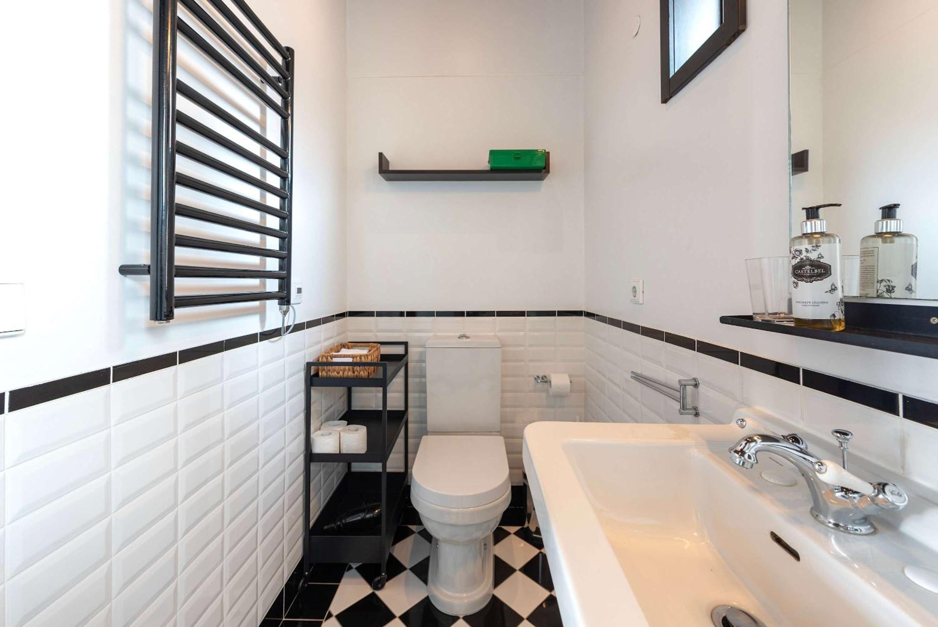 Large Studio with City Views
