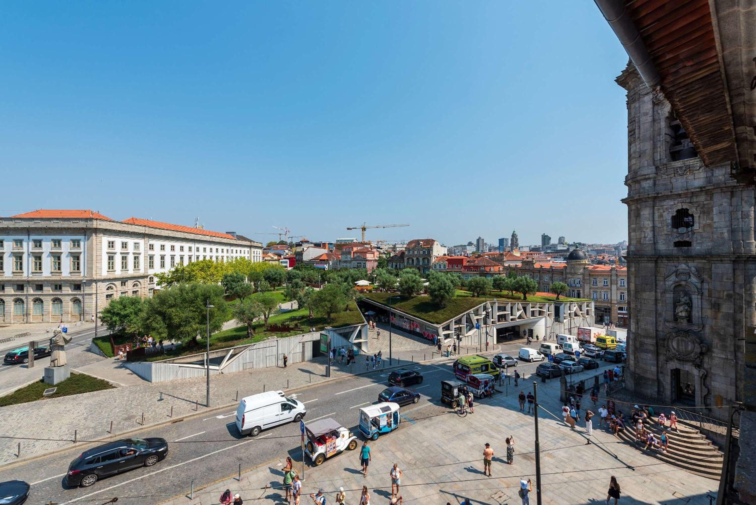 Large Studio with City Views