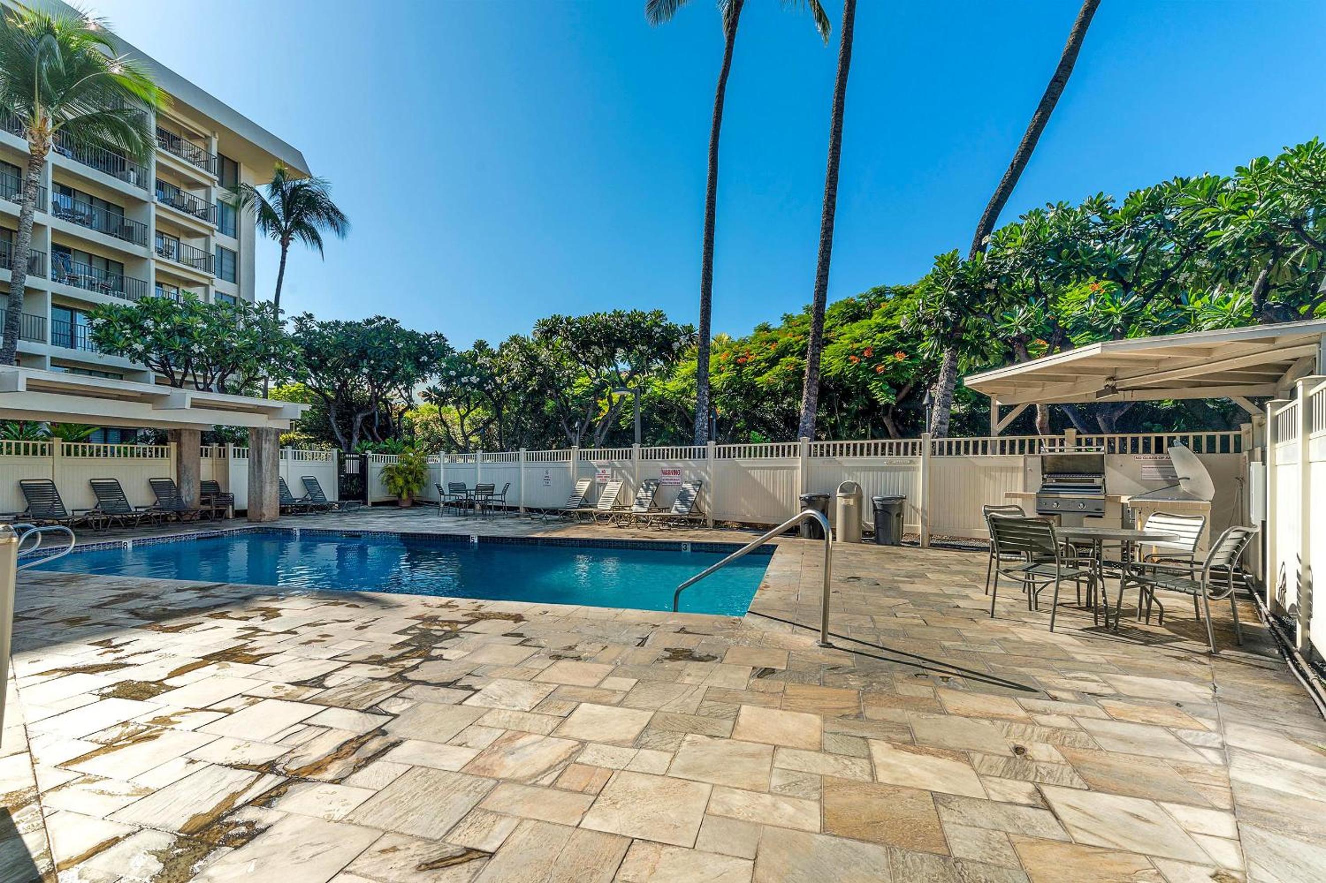 Kihei Akahi D-515: Newly Renovated Ocean View, No Carpet, 3 Zone Split AC, Wi-Fi