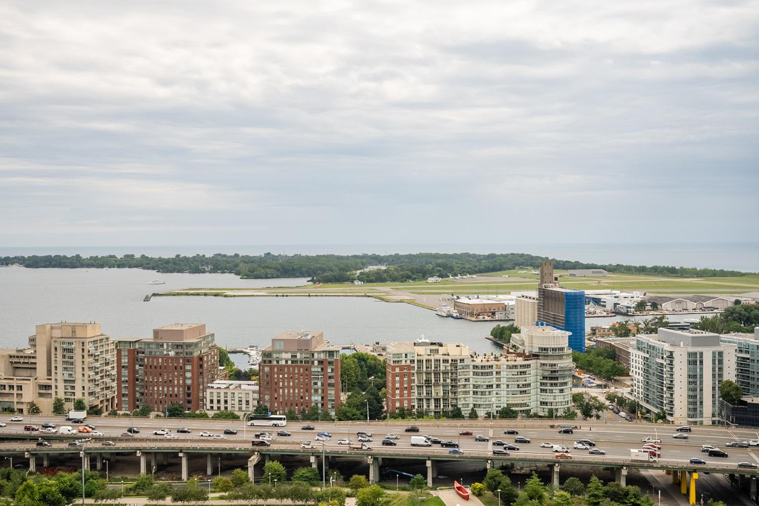 Panoramic Lake View 1 Bedroom plus Den Condo Iceboat Terrace Downtown Toronto