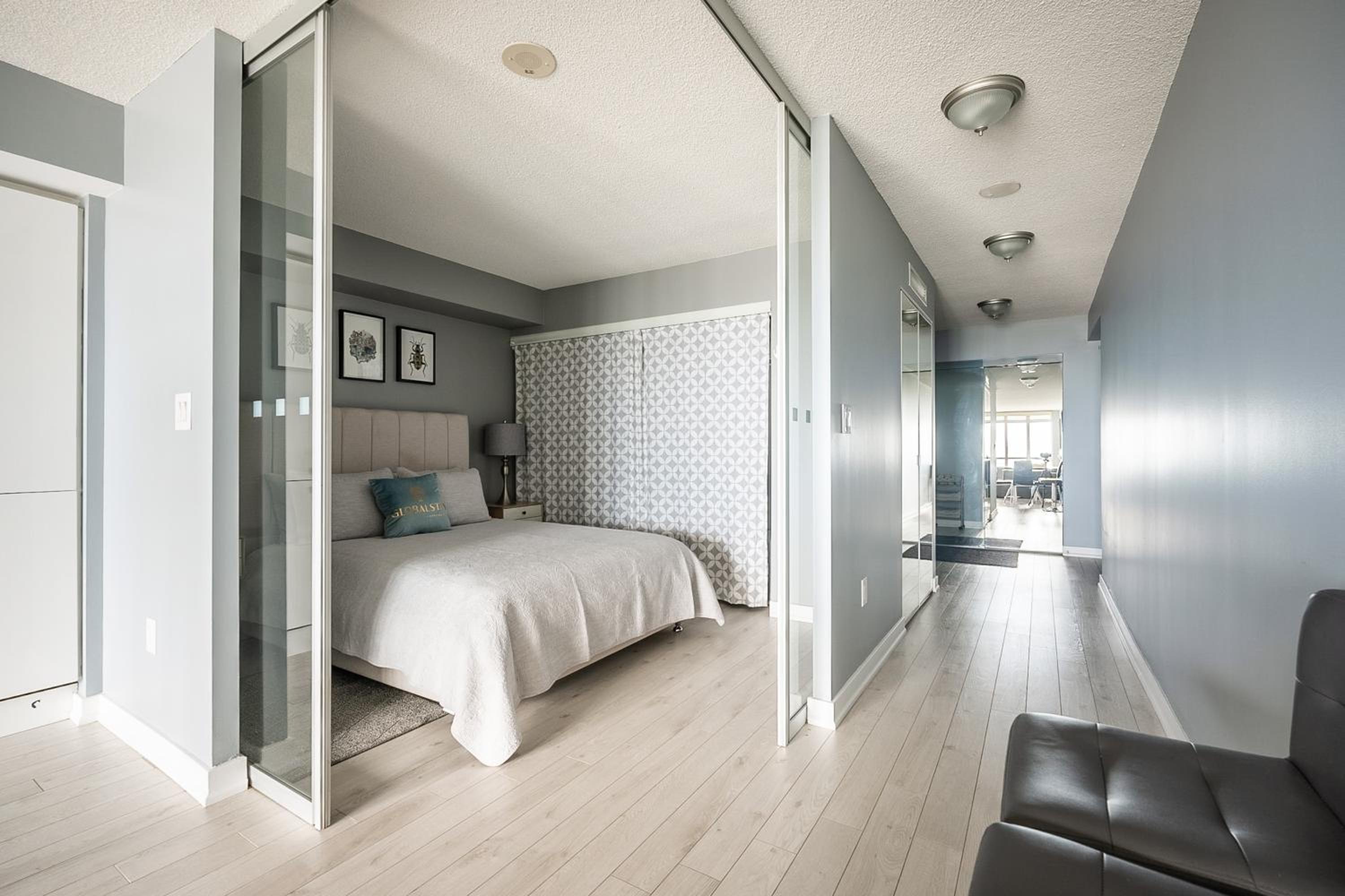 Panoramic Lake View 1 Bedroom plus Den Condo Iceboat Terrace Downtown Toronto