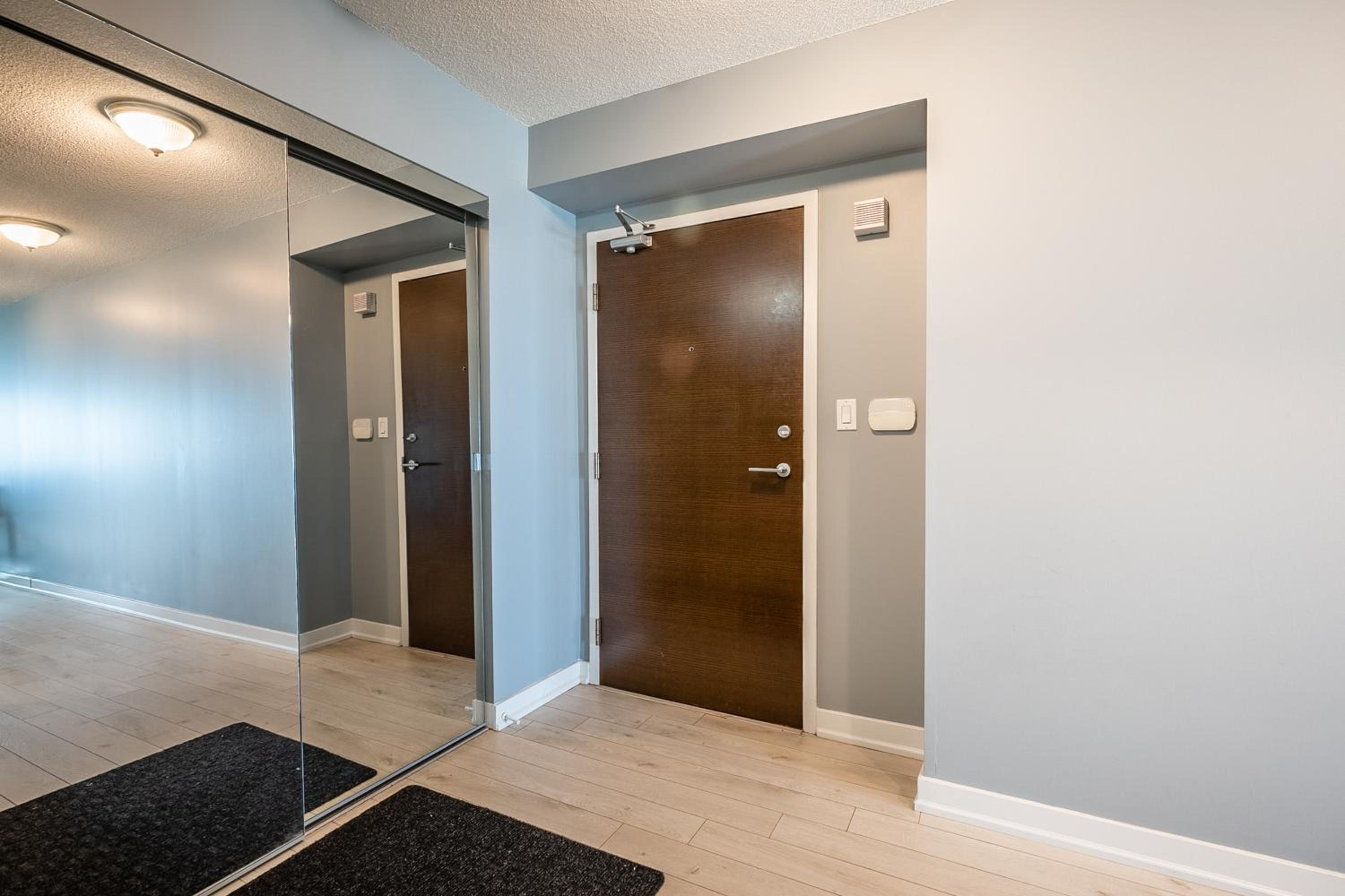 Panoramic Lake View 1 Bedroom plus Den Condo Iceboat Terrace Downtown Toronto