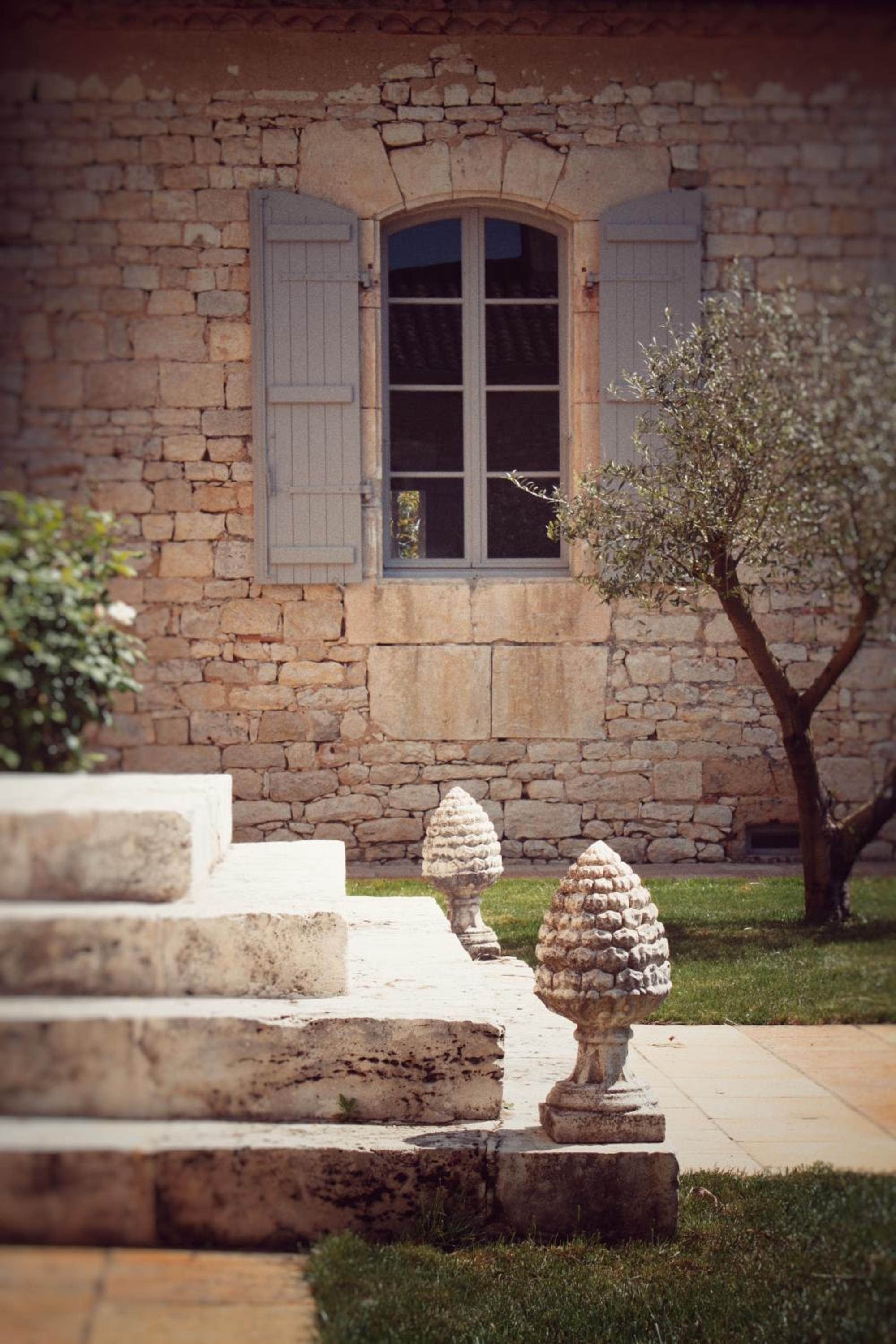 Chateau Secretary