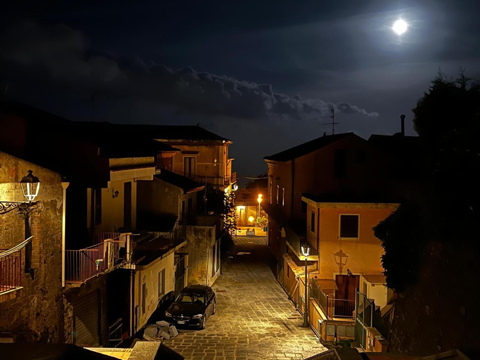 Le corti dell'Etna