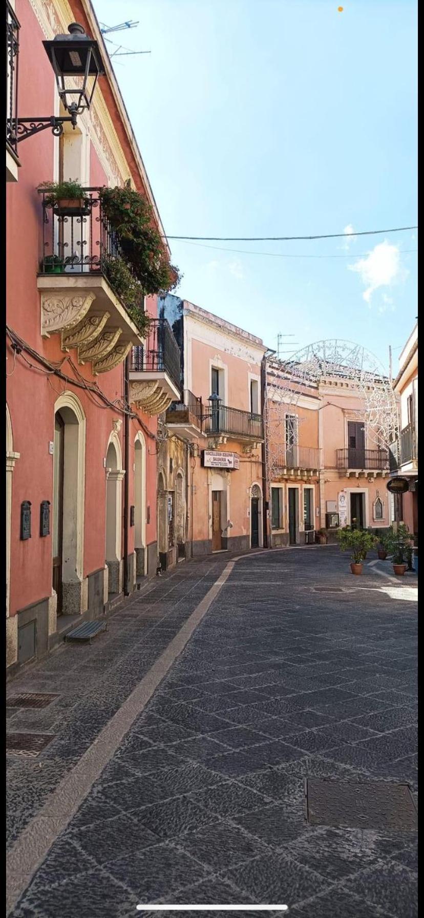 Le corti dell'Etna