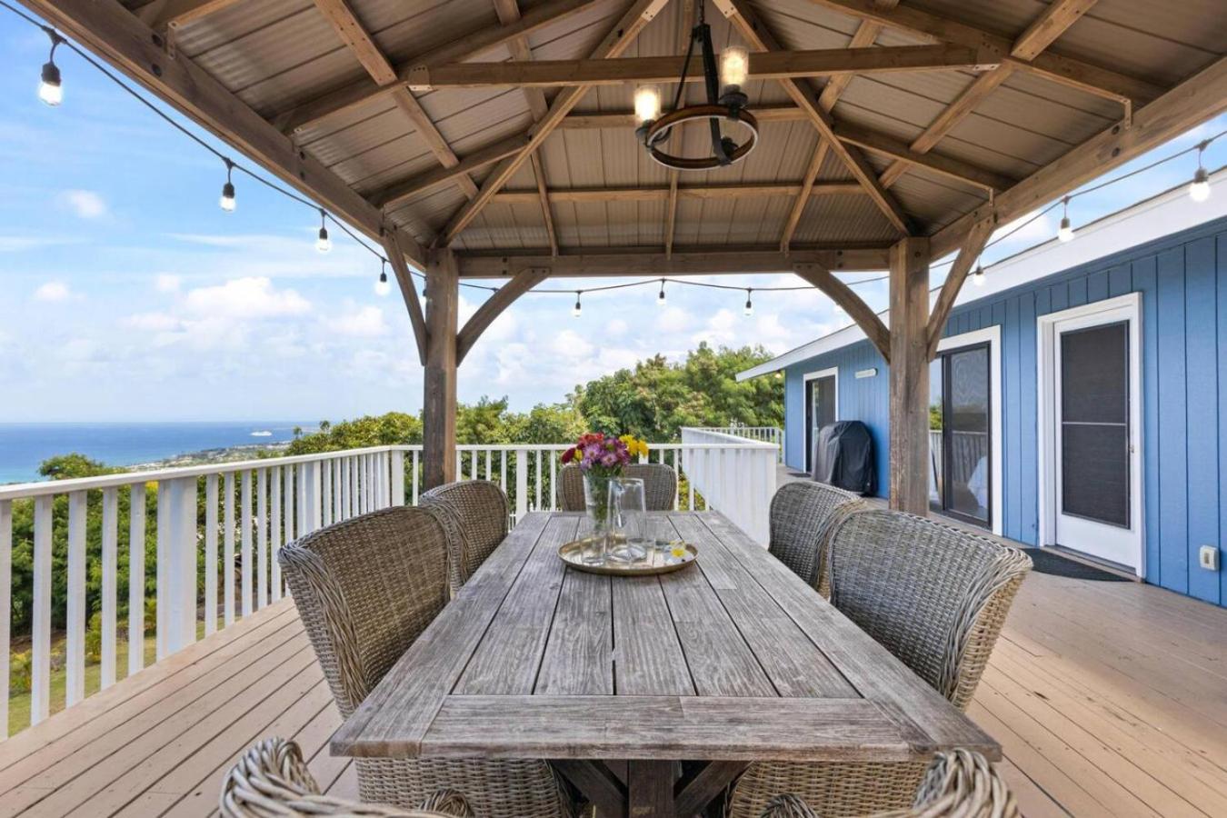 4BR Kona Home with Ocean Views and AC!