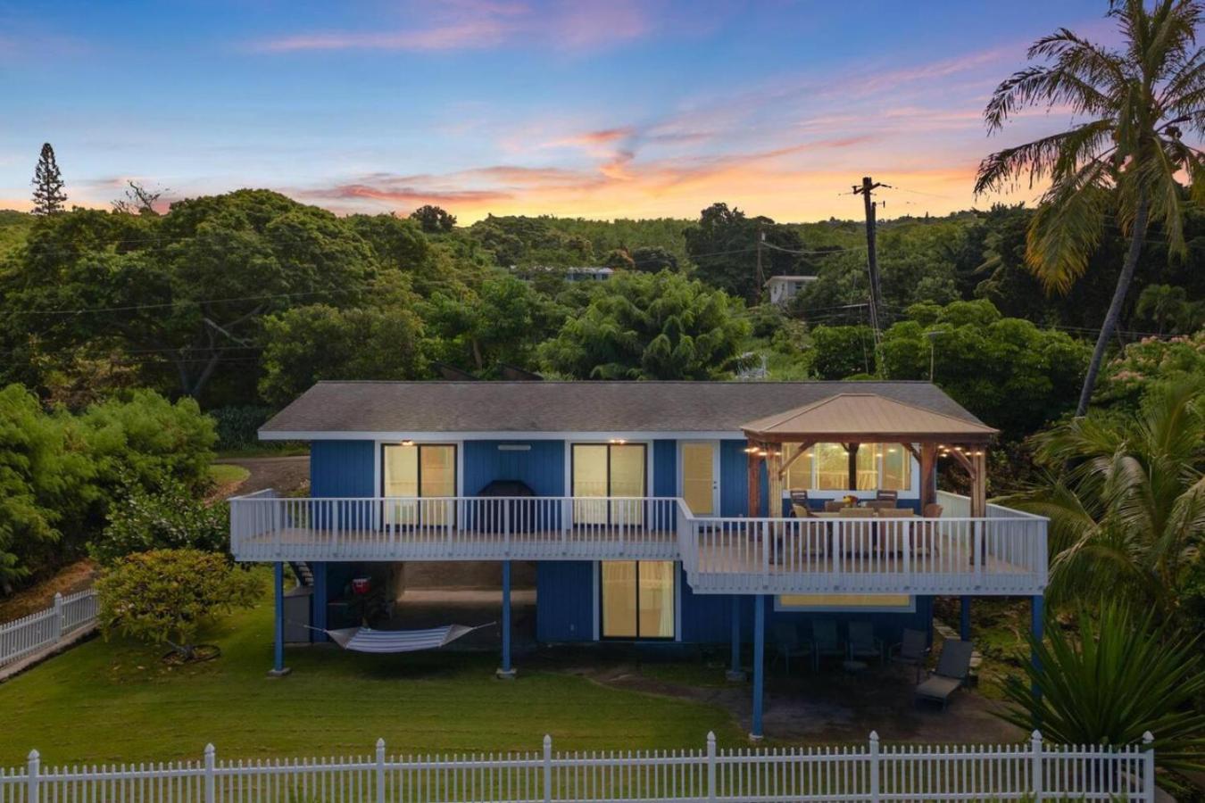4BR Kona Home with Ocean Views and AC!