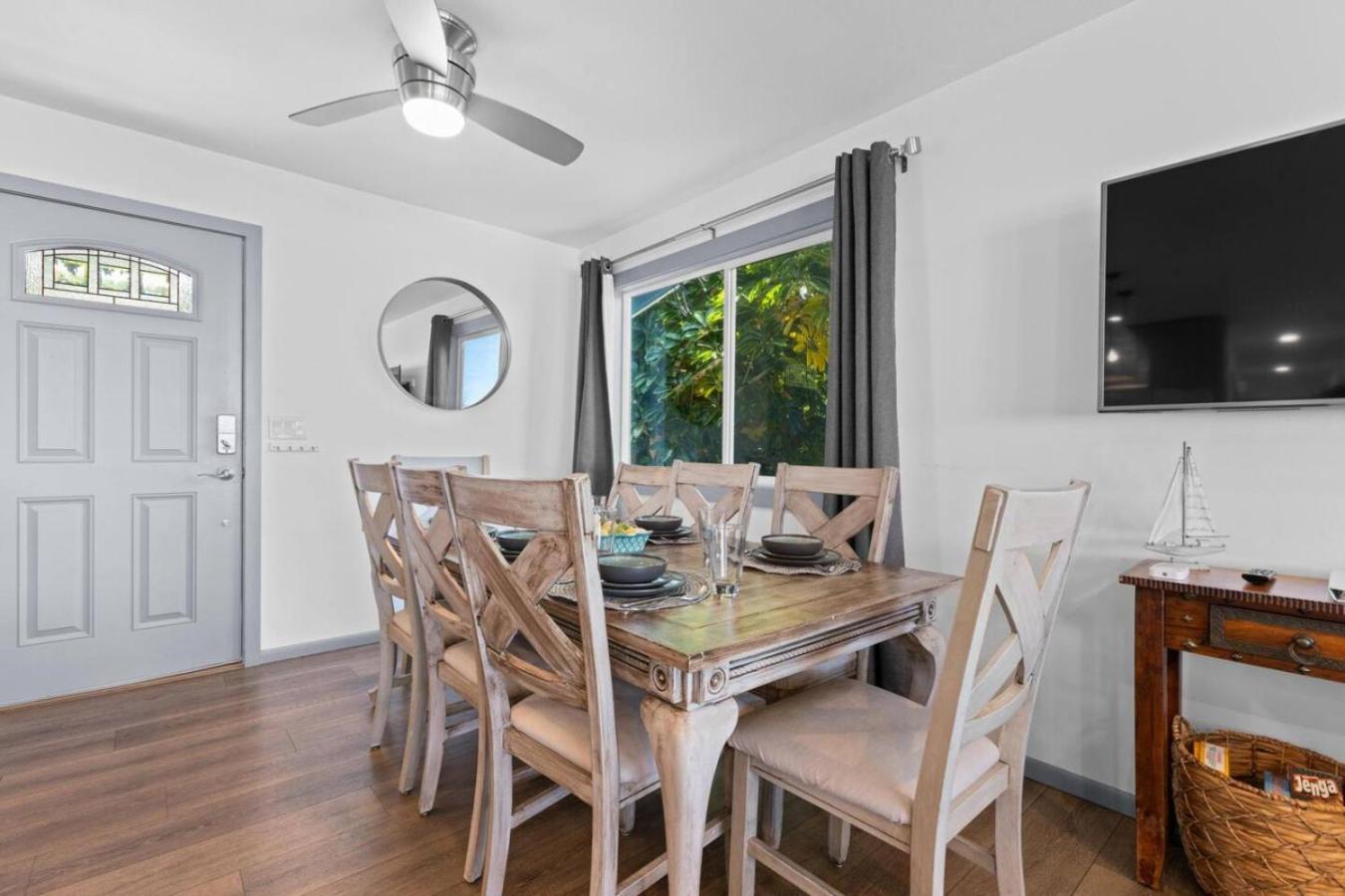 4BR Kona Home with Ocean Views and AC!
