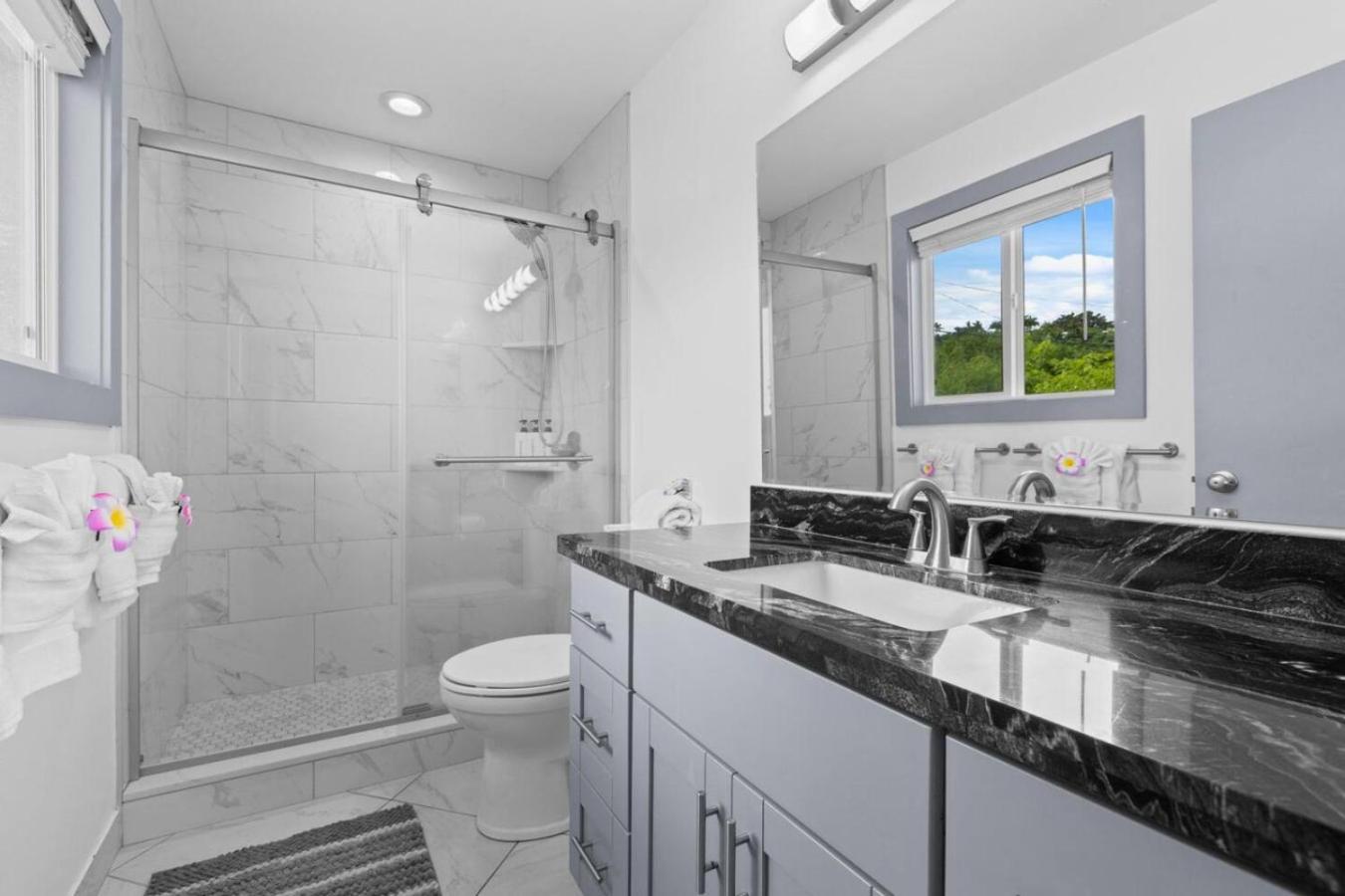 4BR Kona Home with Ocean Views and AC!