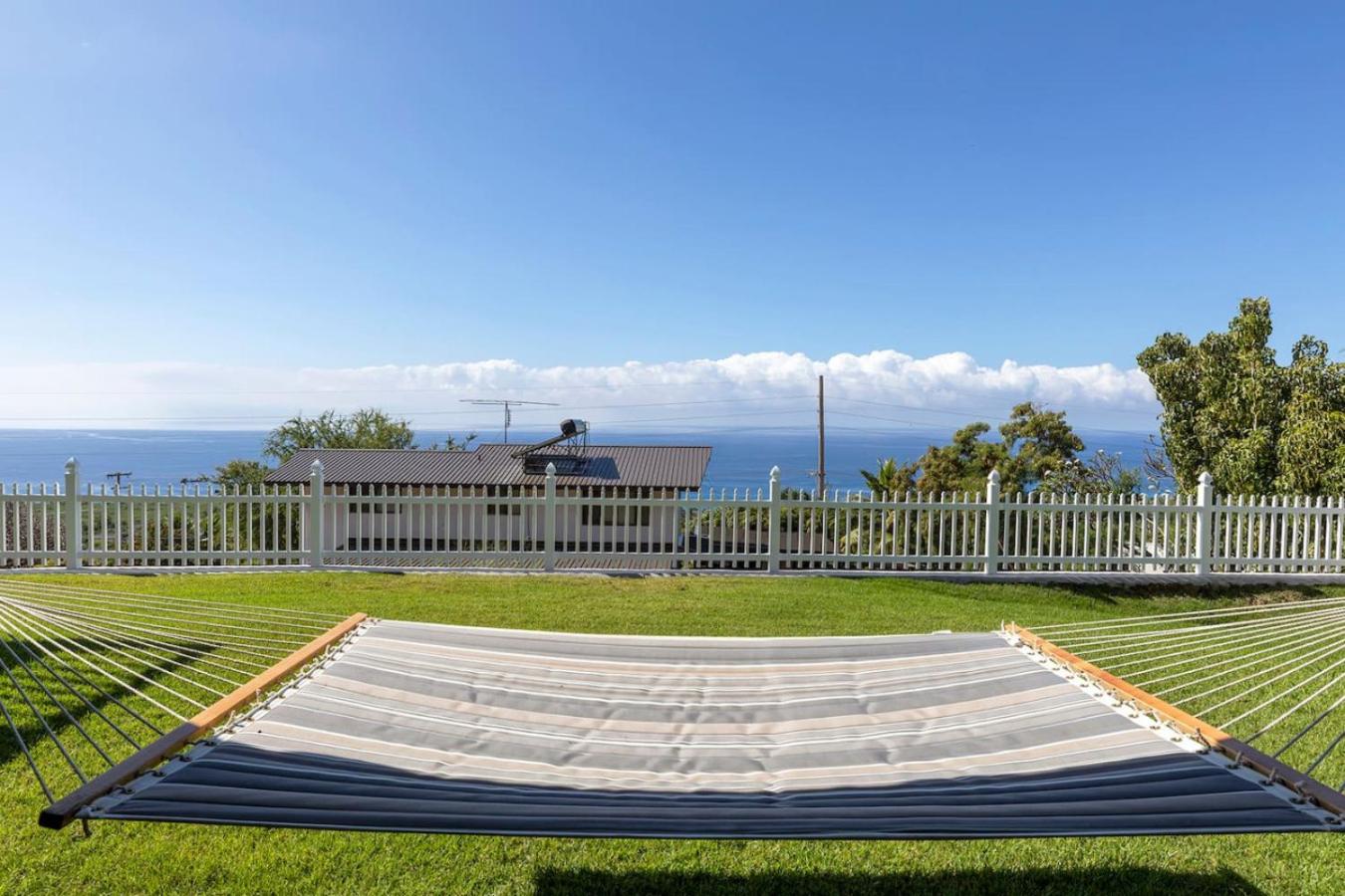 4BR Kona Home with Ocean Views and AC!